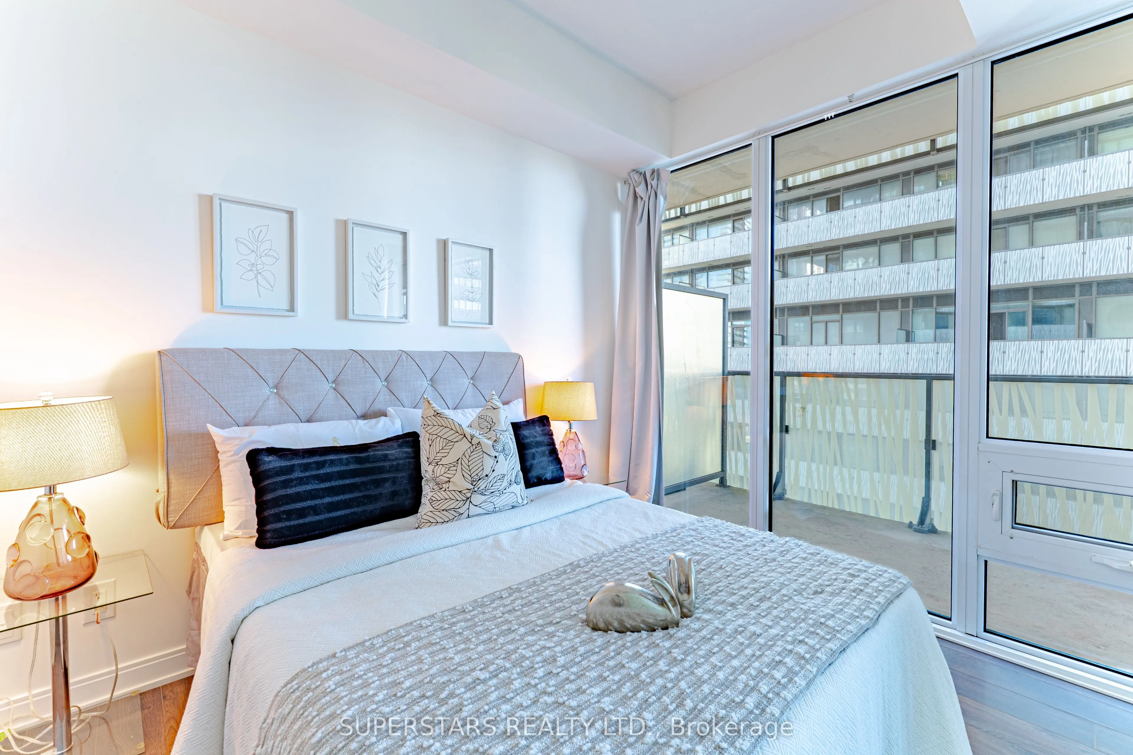 42 Charles Street E, #3001