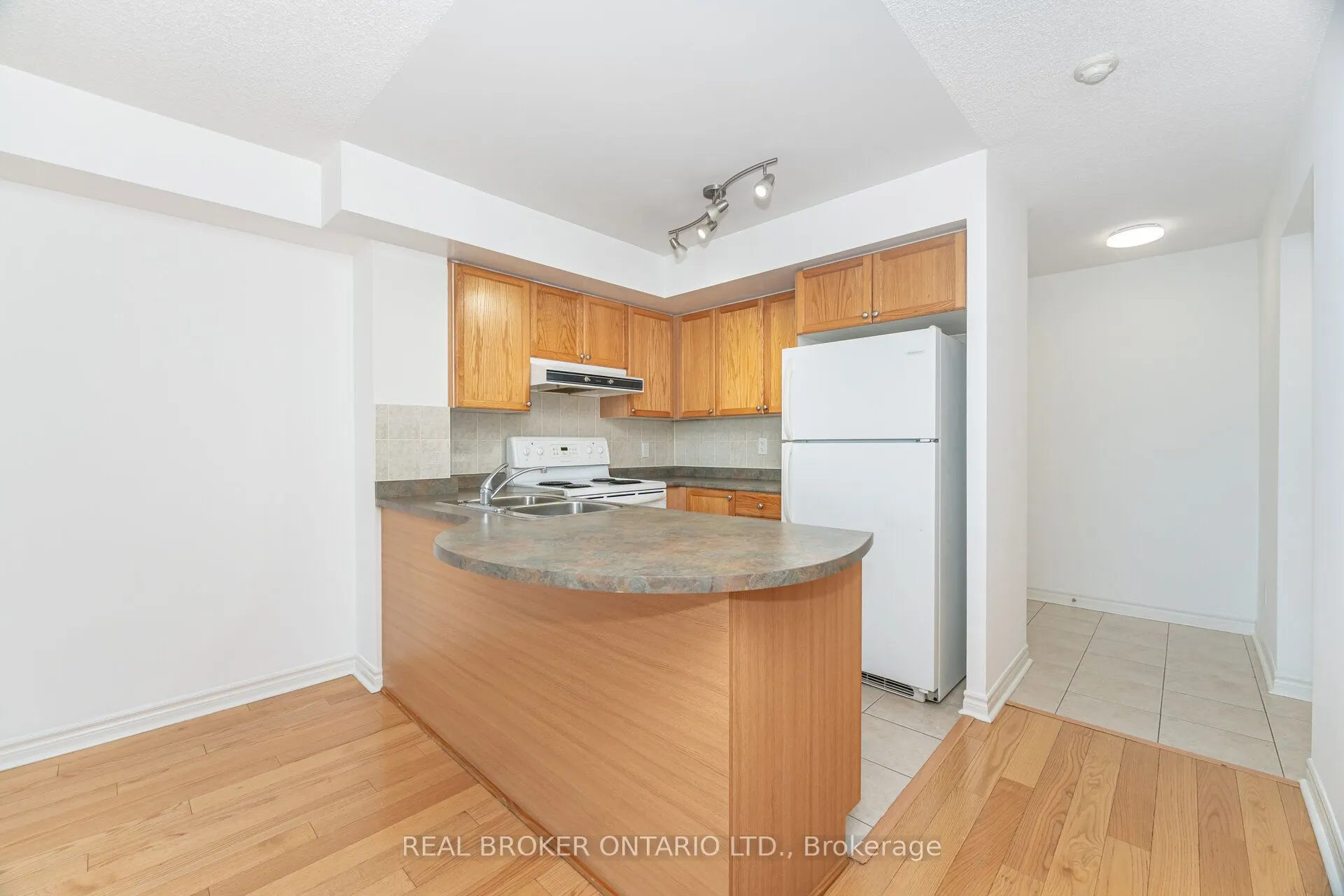 17 Barberry Place, #1109