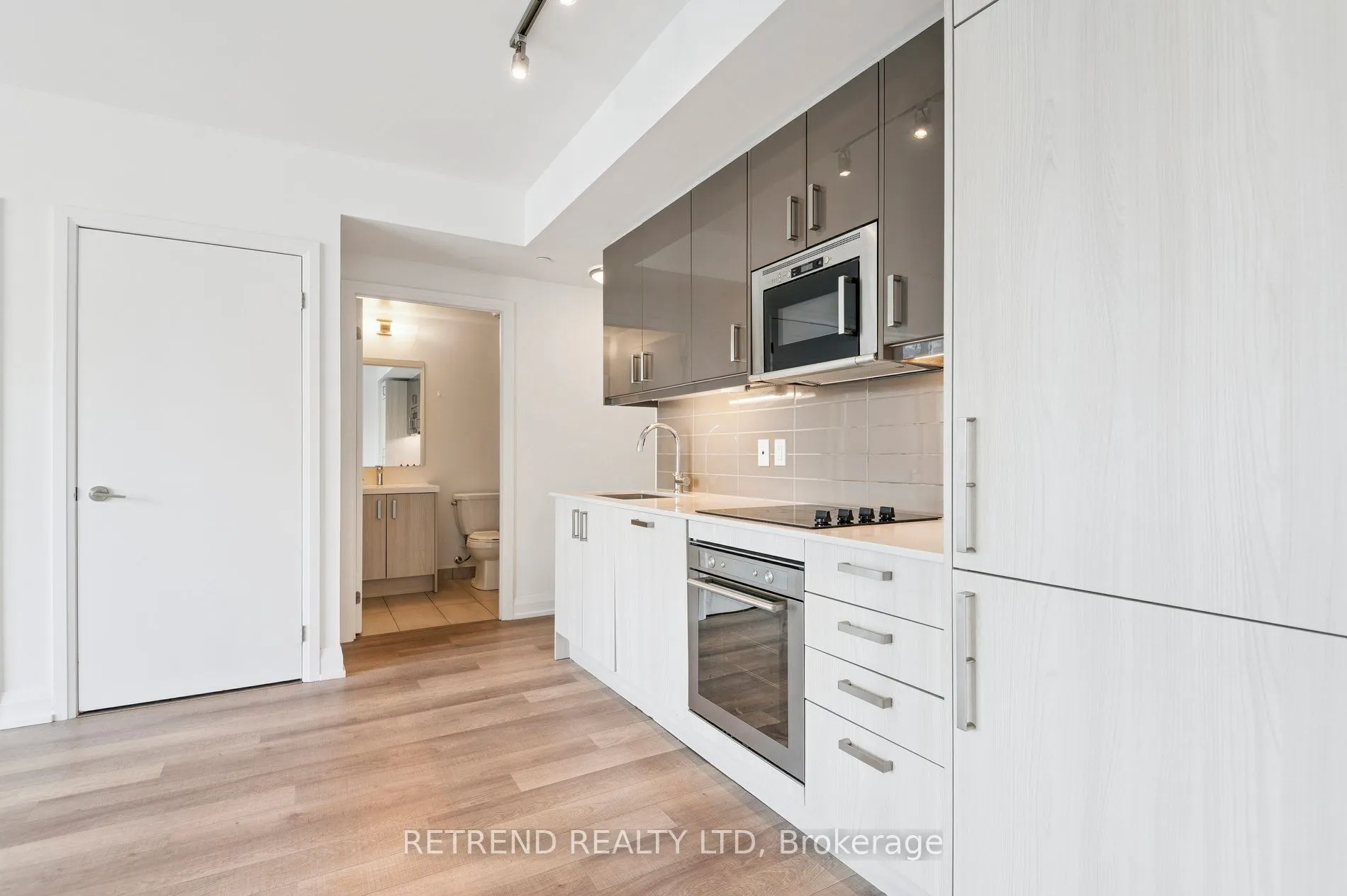 77 Mutual Street, #908
