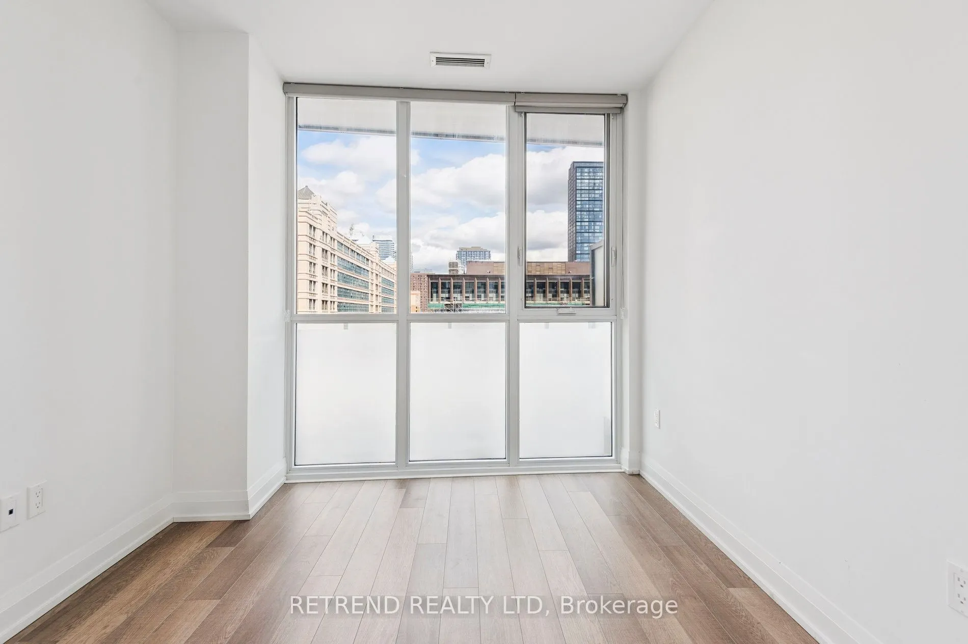 77 Mutual Street, #908