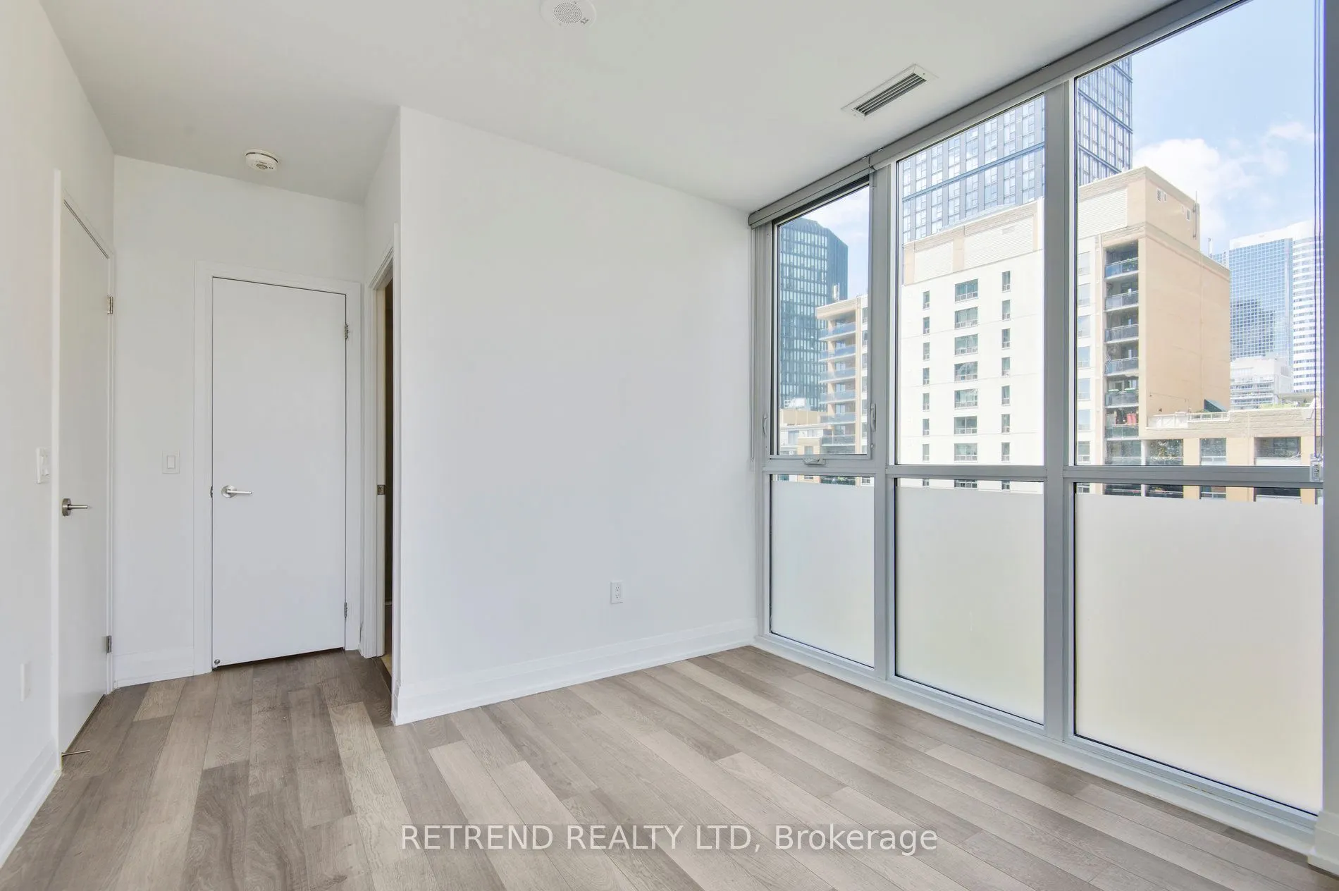 77 Mutual Street, #908
