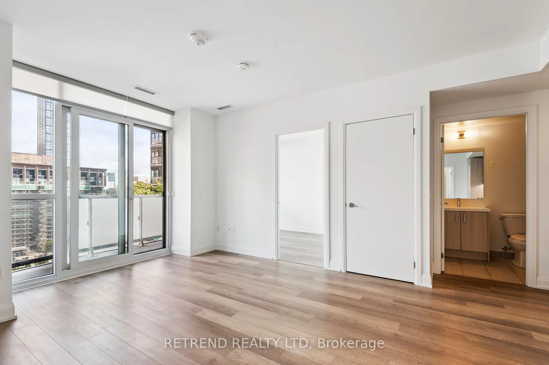 77 Mutual Street, #908