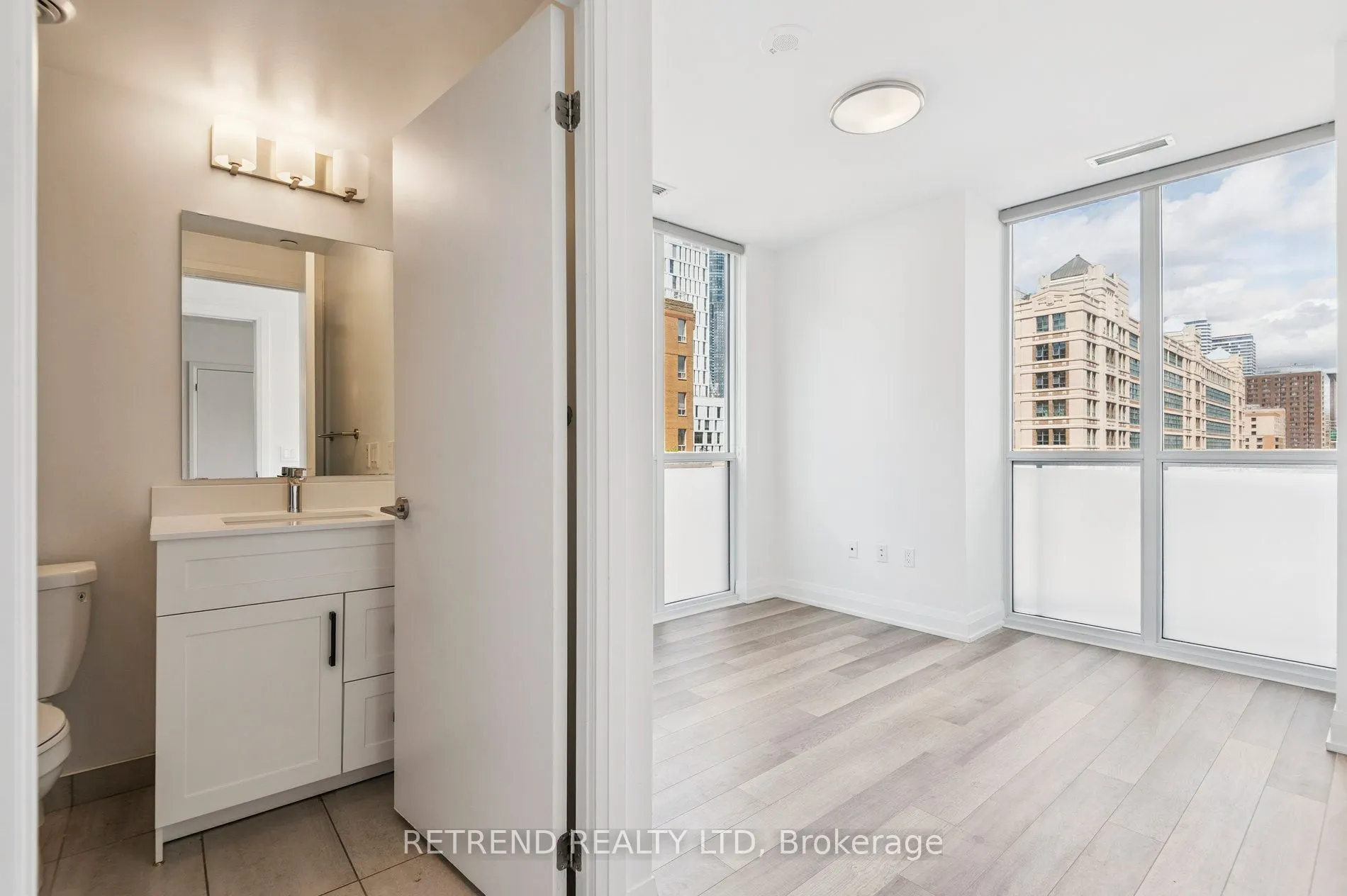 77 Mutual Street, #908