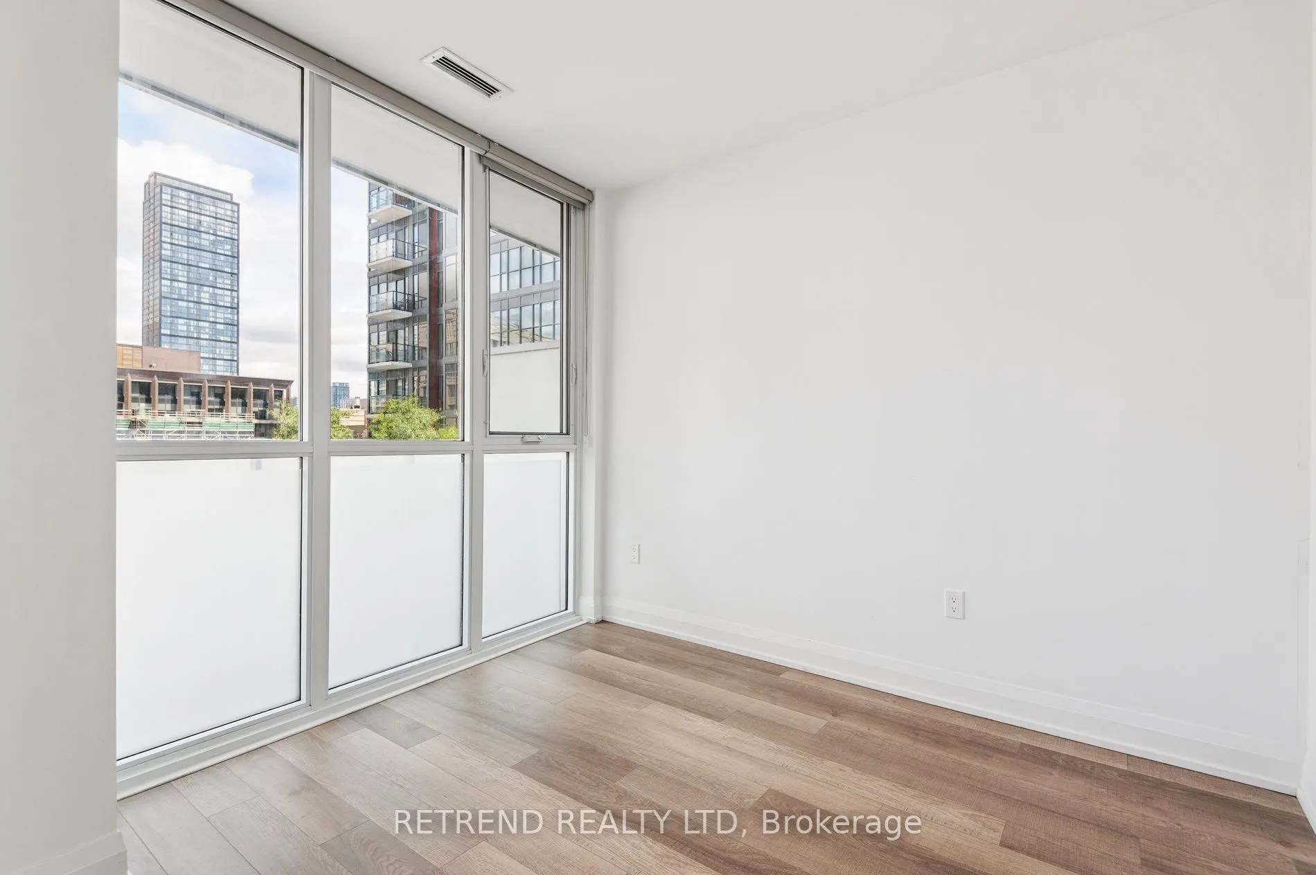 77 Mutual Street, #908