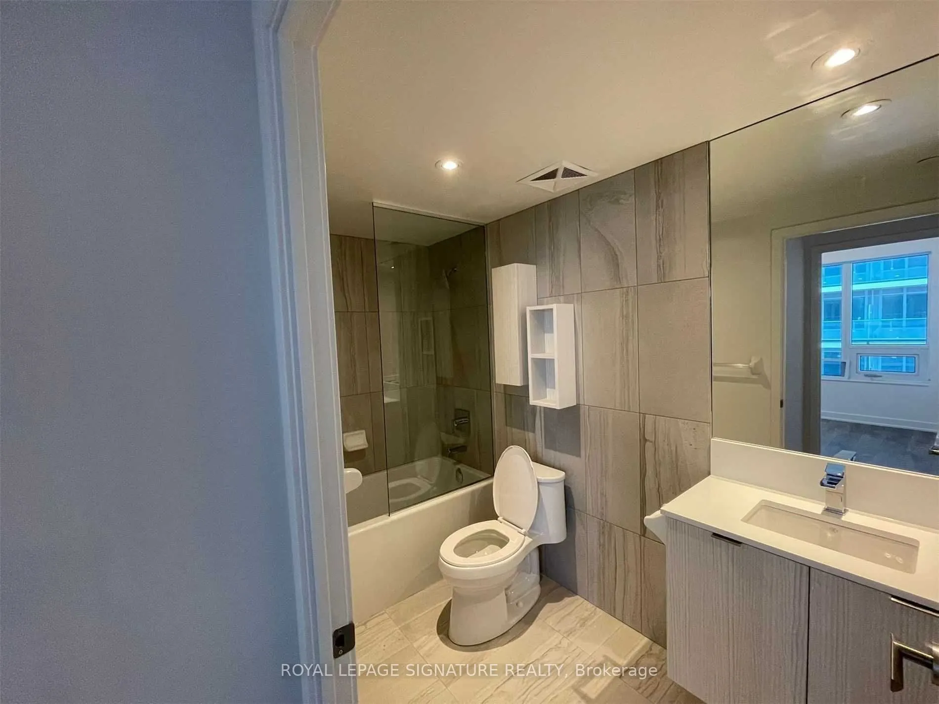 99 Broadway Avenue, #2306