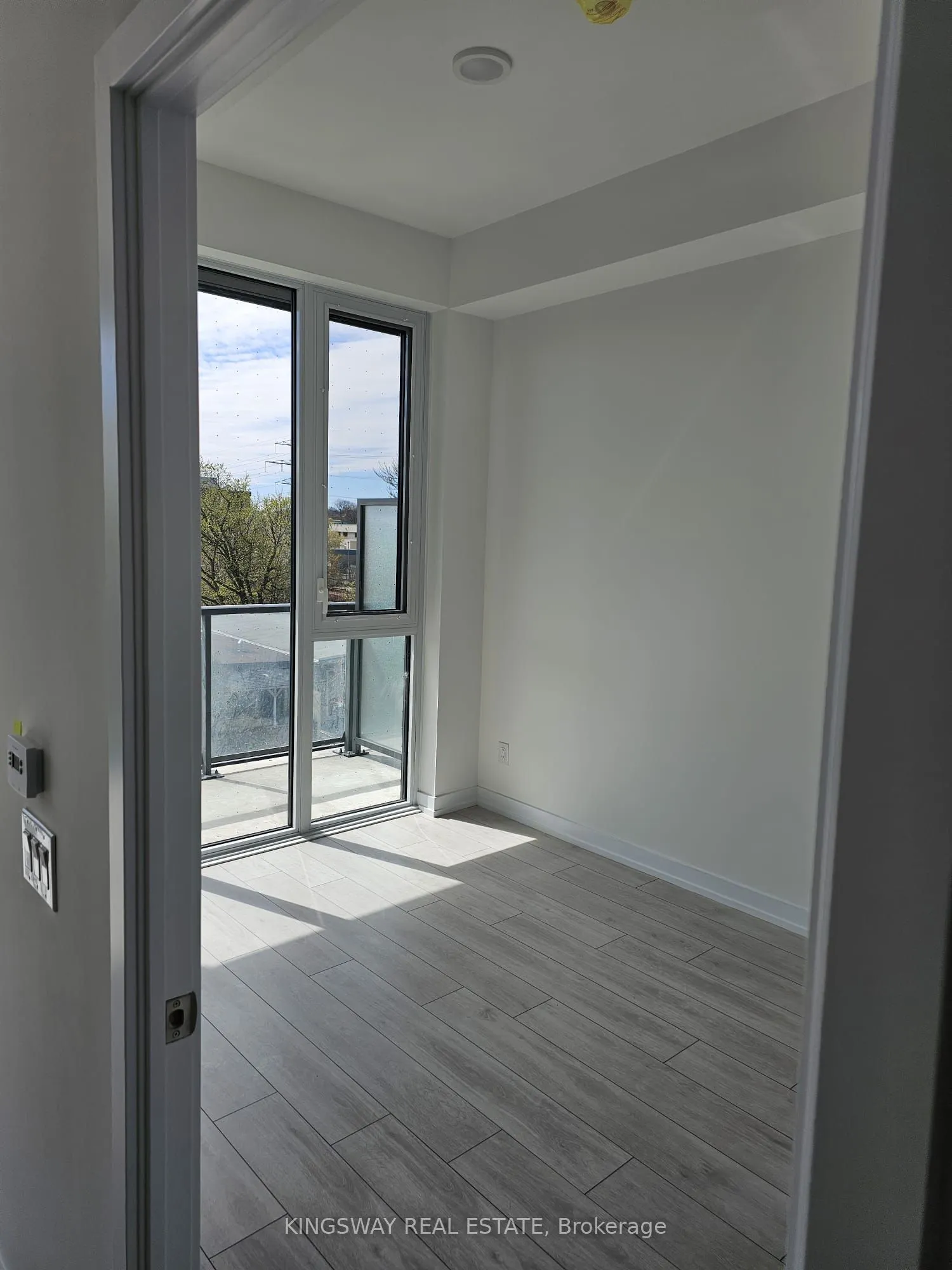 500 Dupont Street, #307