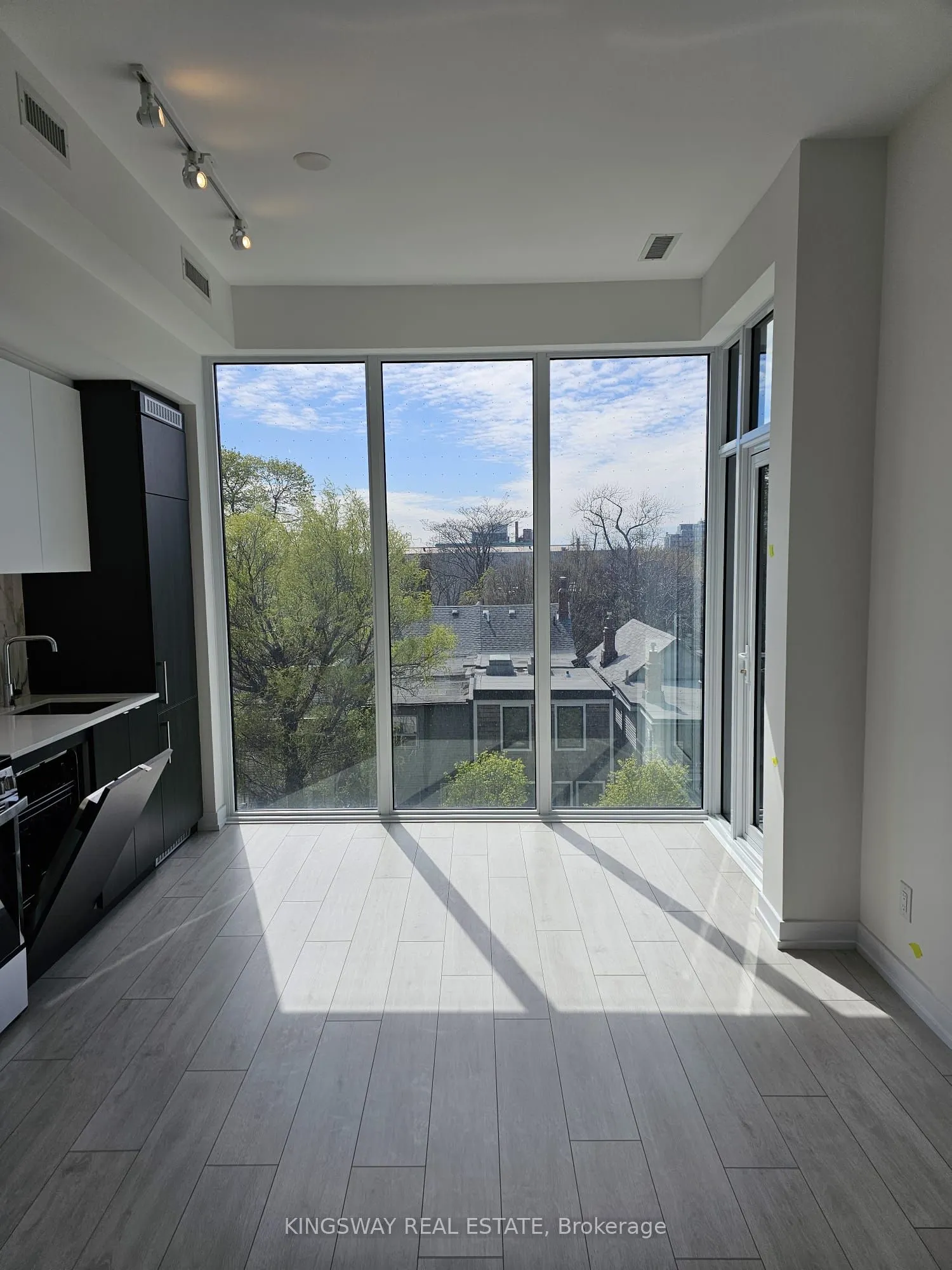 500 Dupont Street, #307
