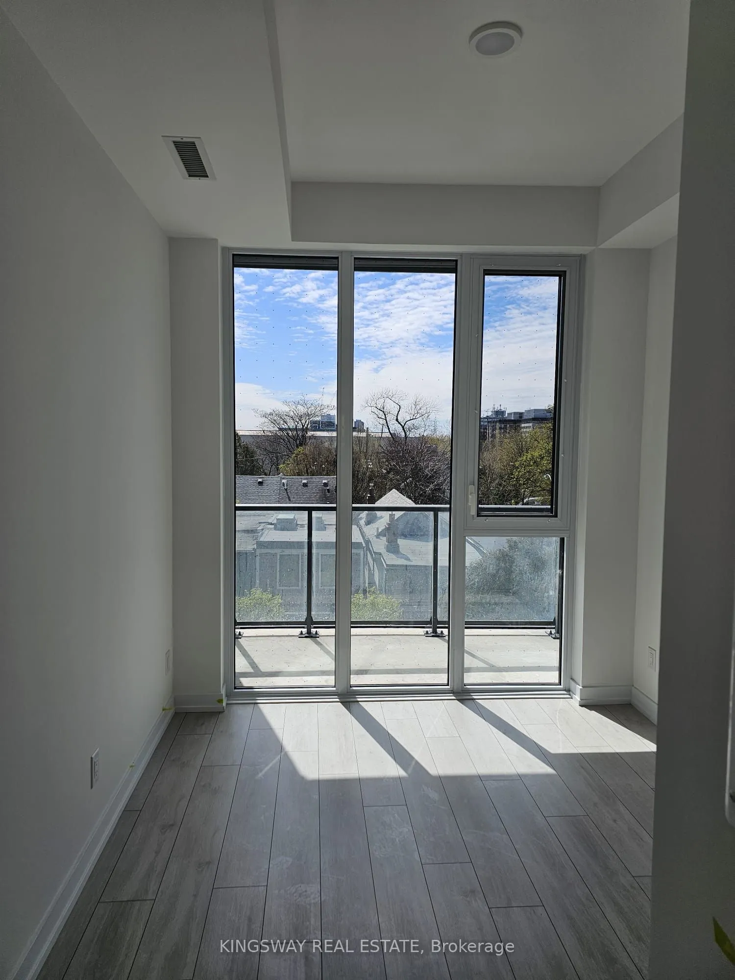 500 Dupont Street, #307