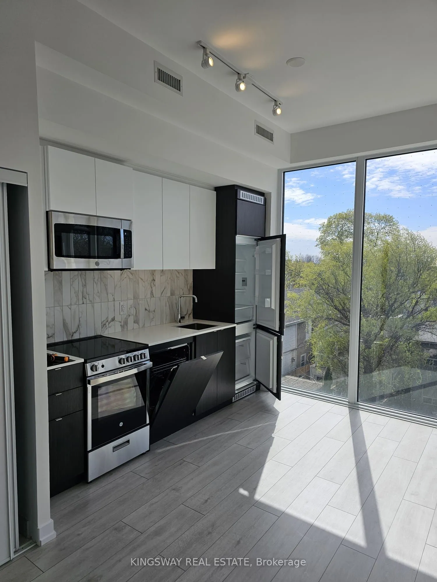 500 Dupont Street, #307