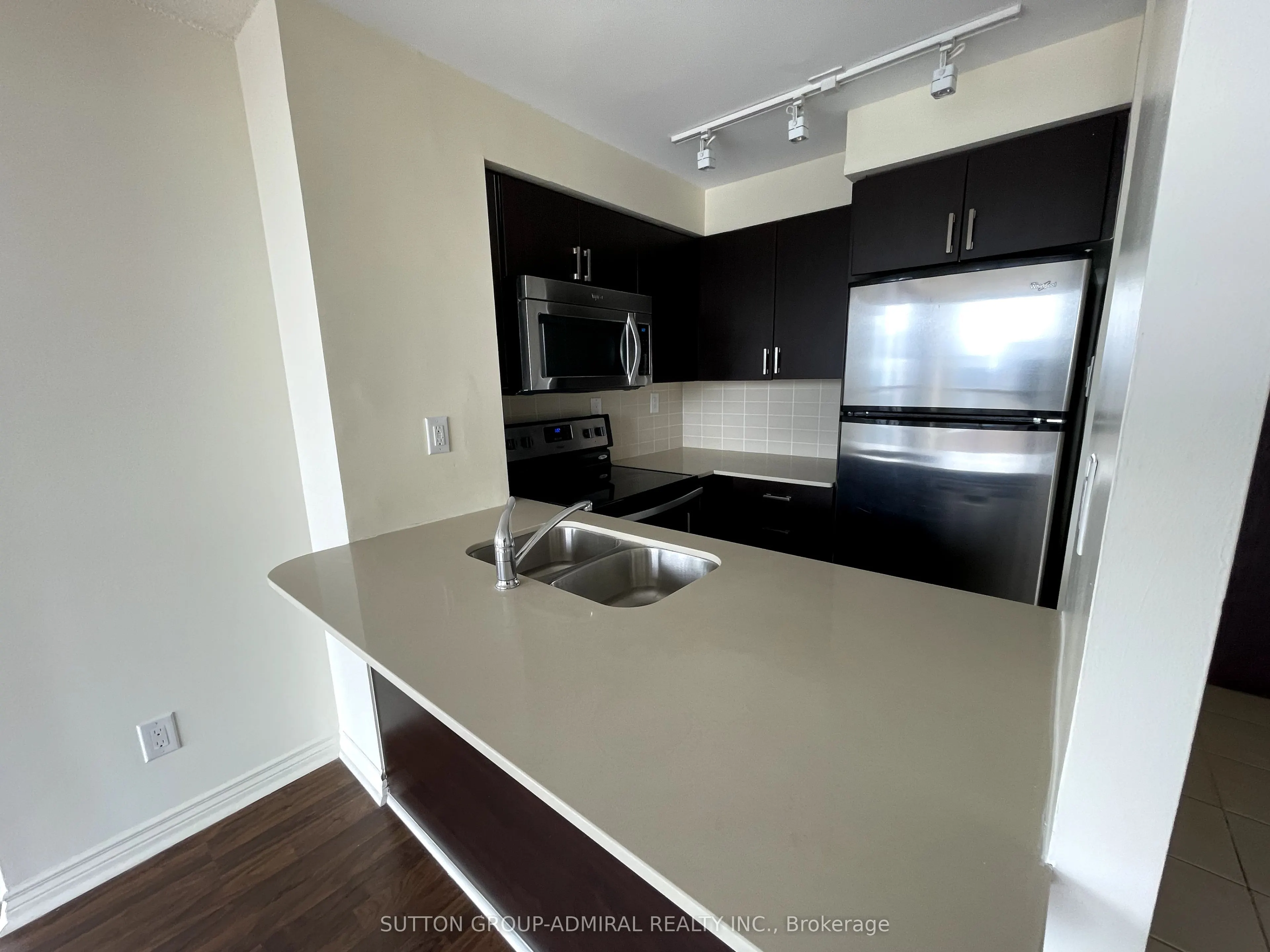 736 Bay Street, #1206