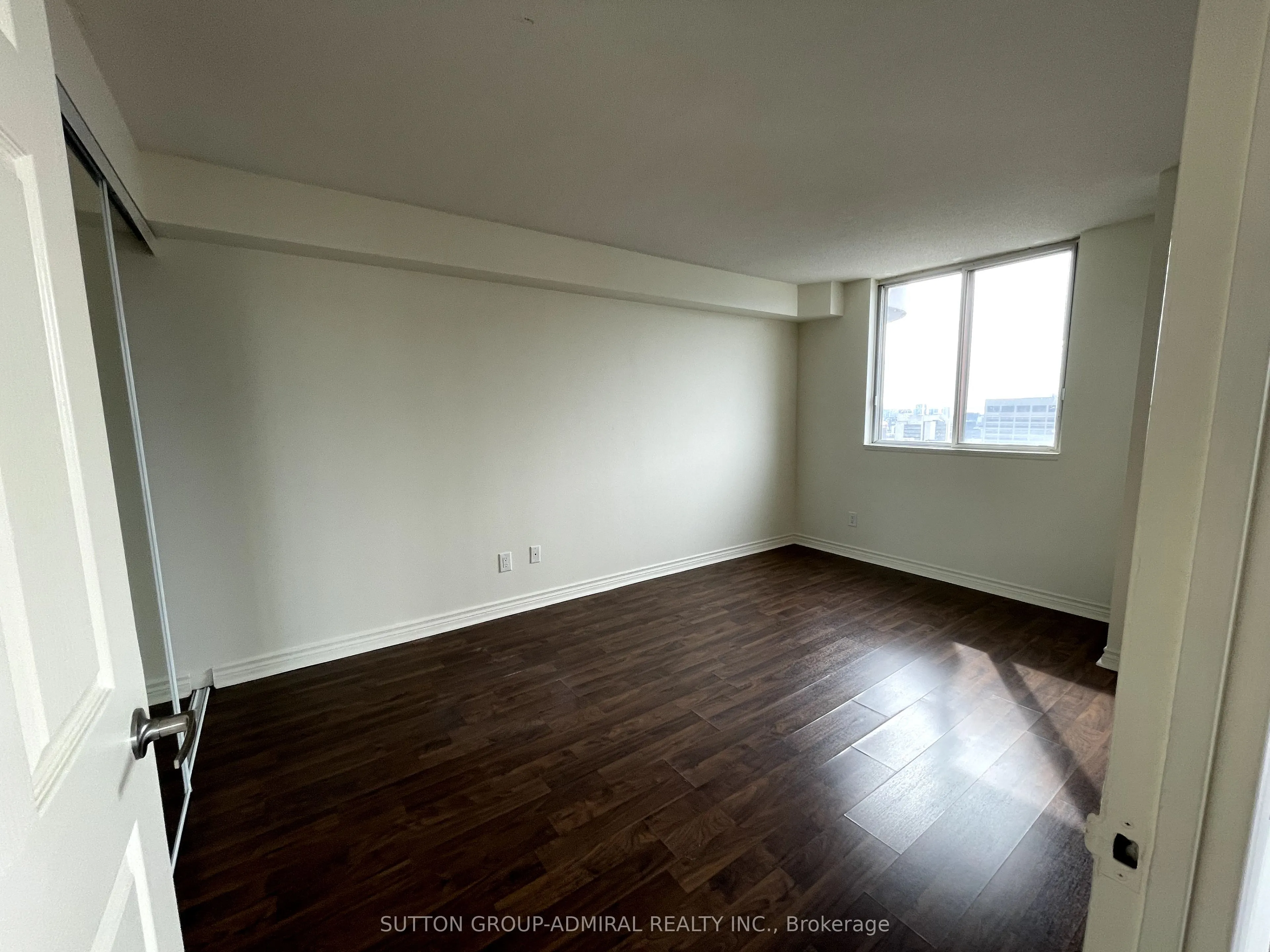 736 Bay Street, #1206