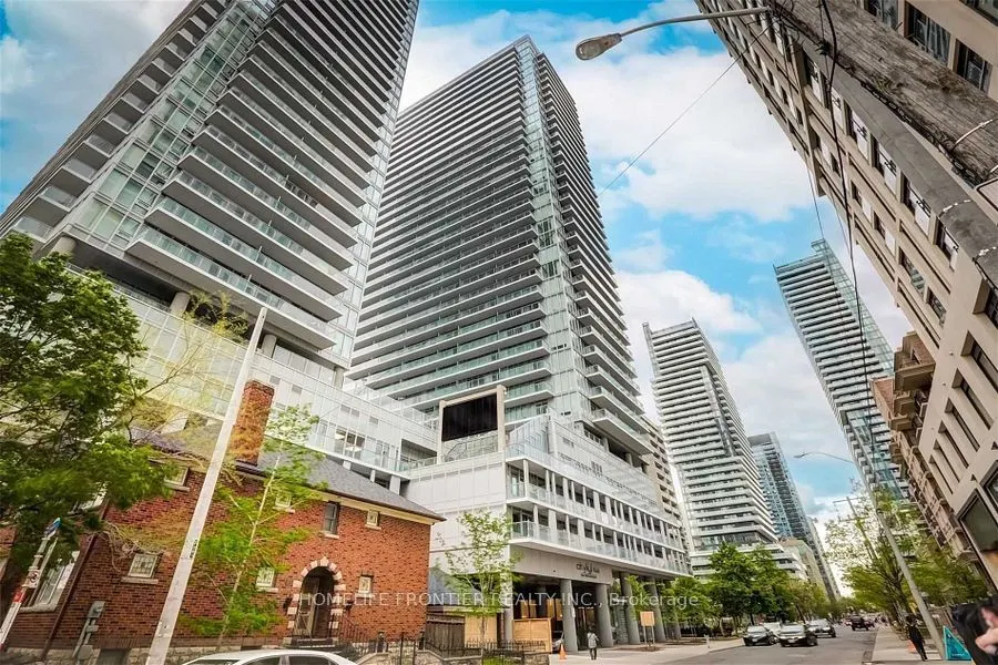 195 Redpath Avenue, #815