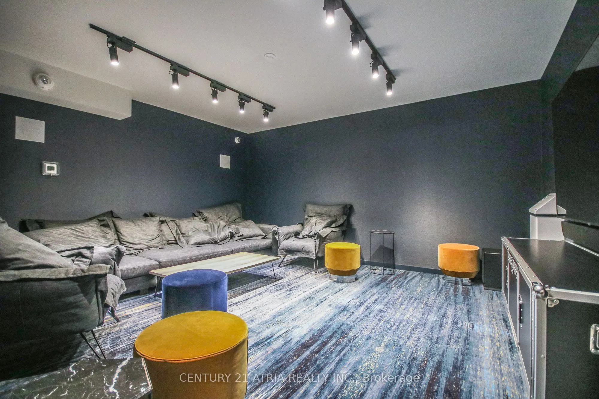 28 Wellesley Street E, #2110