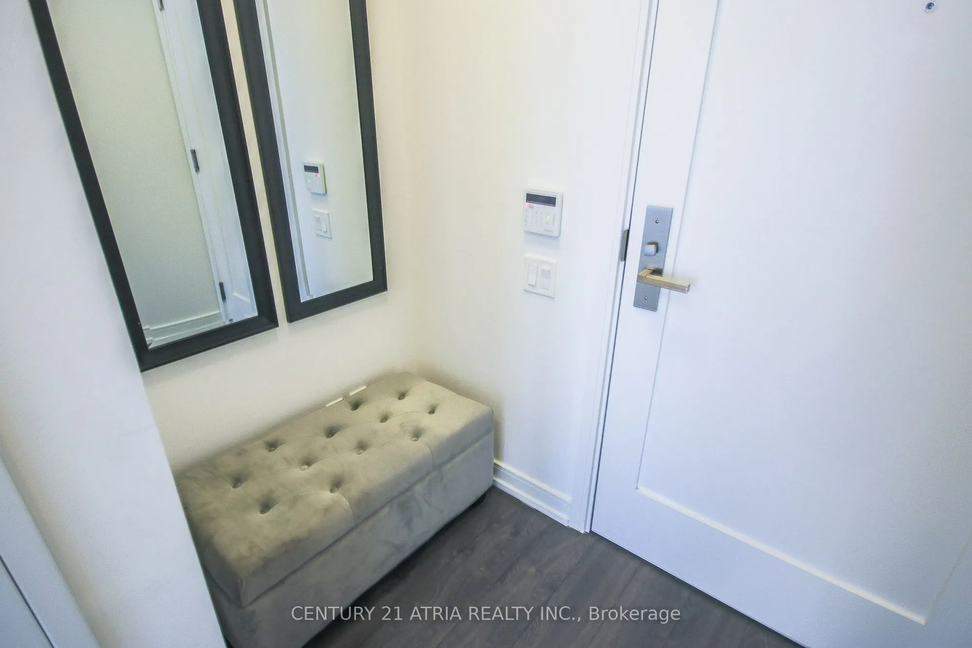 28 Wellesley Street E, #2110