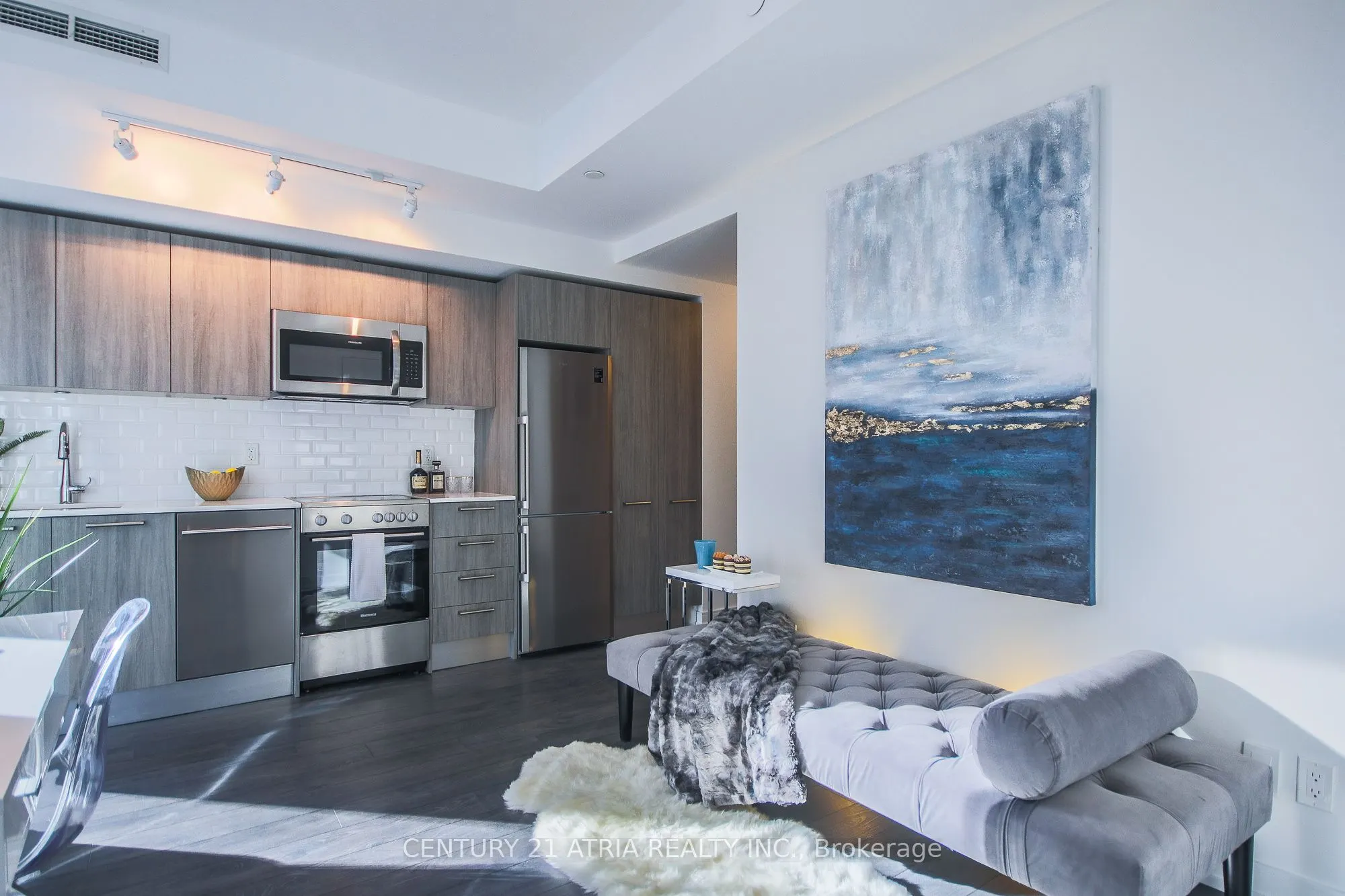 28 Wellesley Street E, #2110
