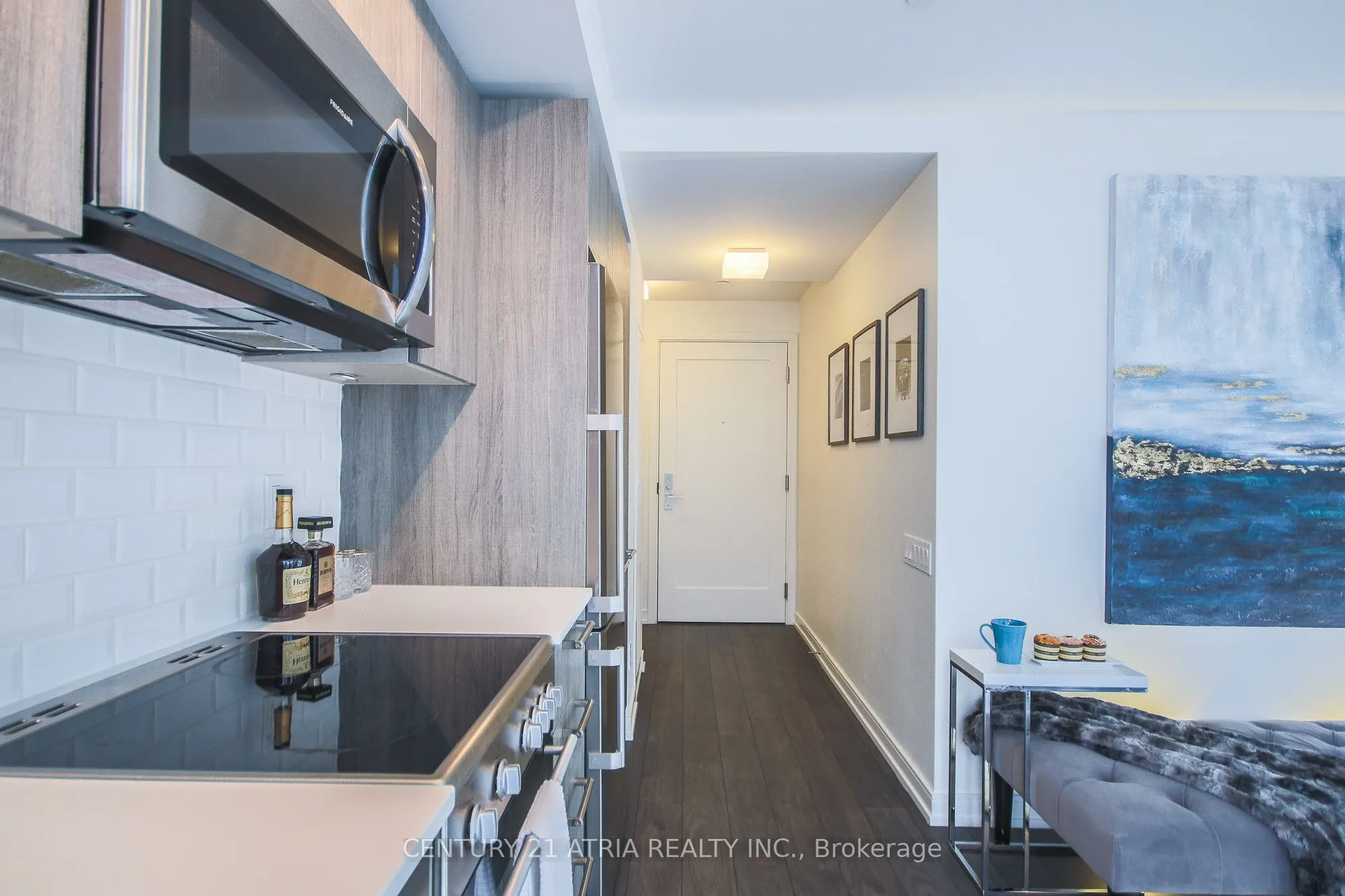 28 Wellesley Street E, #2110