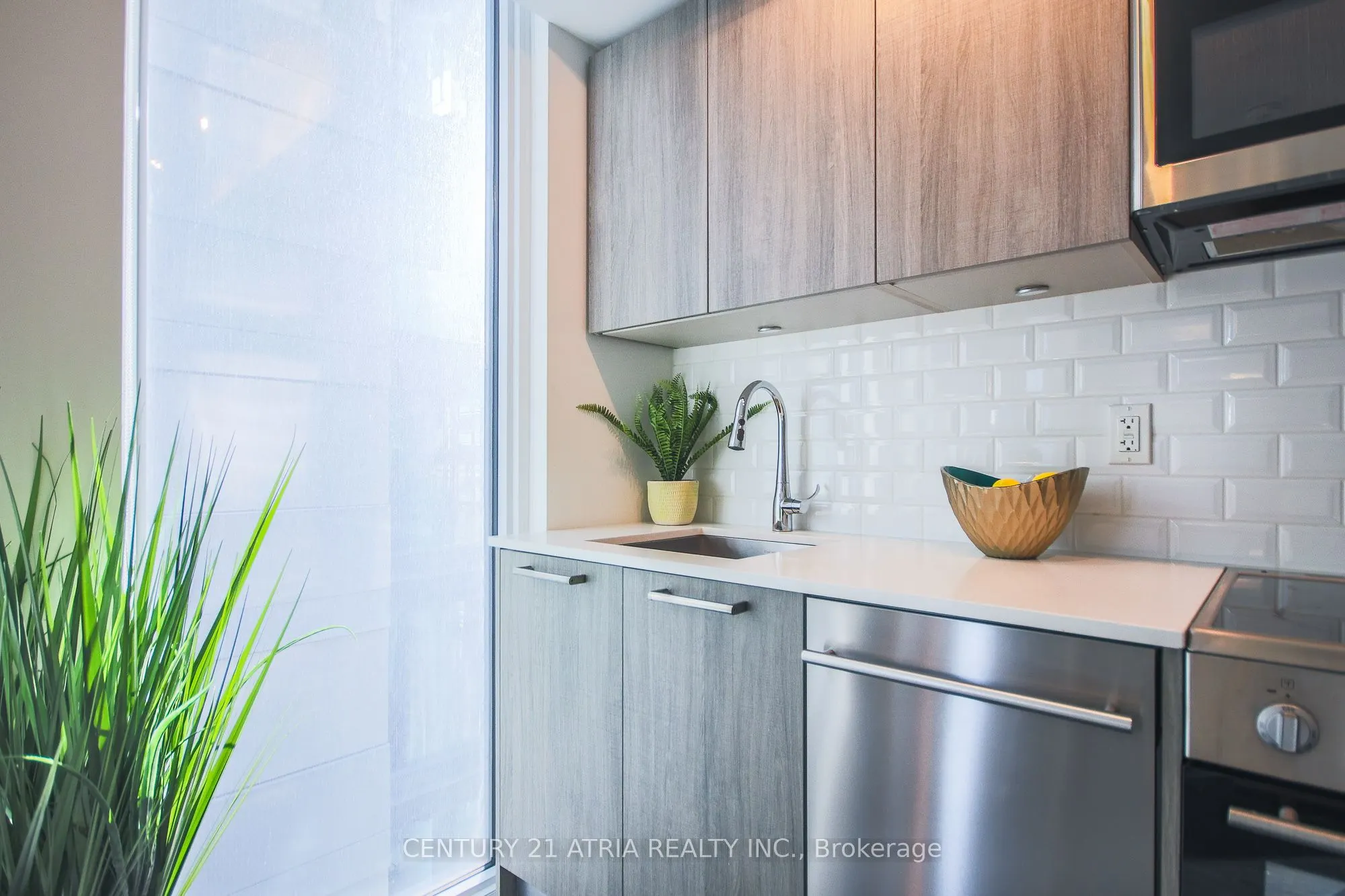 28 Wellesley Street E, #2110