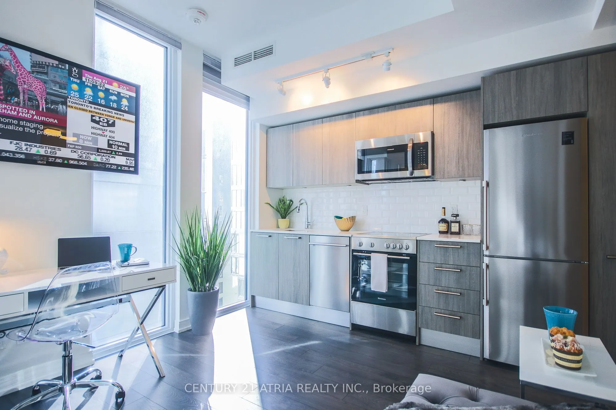28 Wellesley Street E, #2110