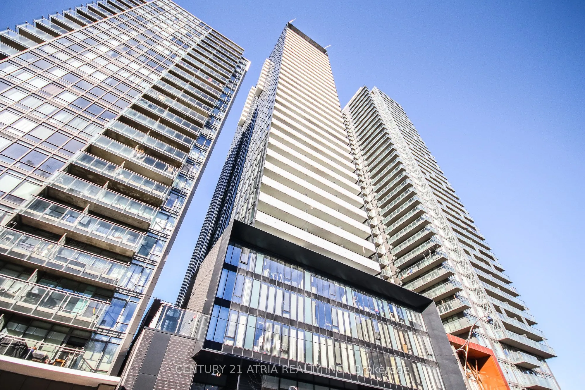 28 Wellesley Street E, #2110
