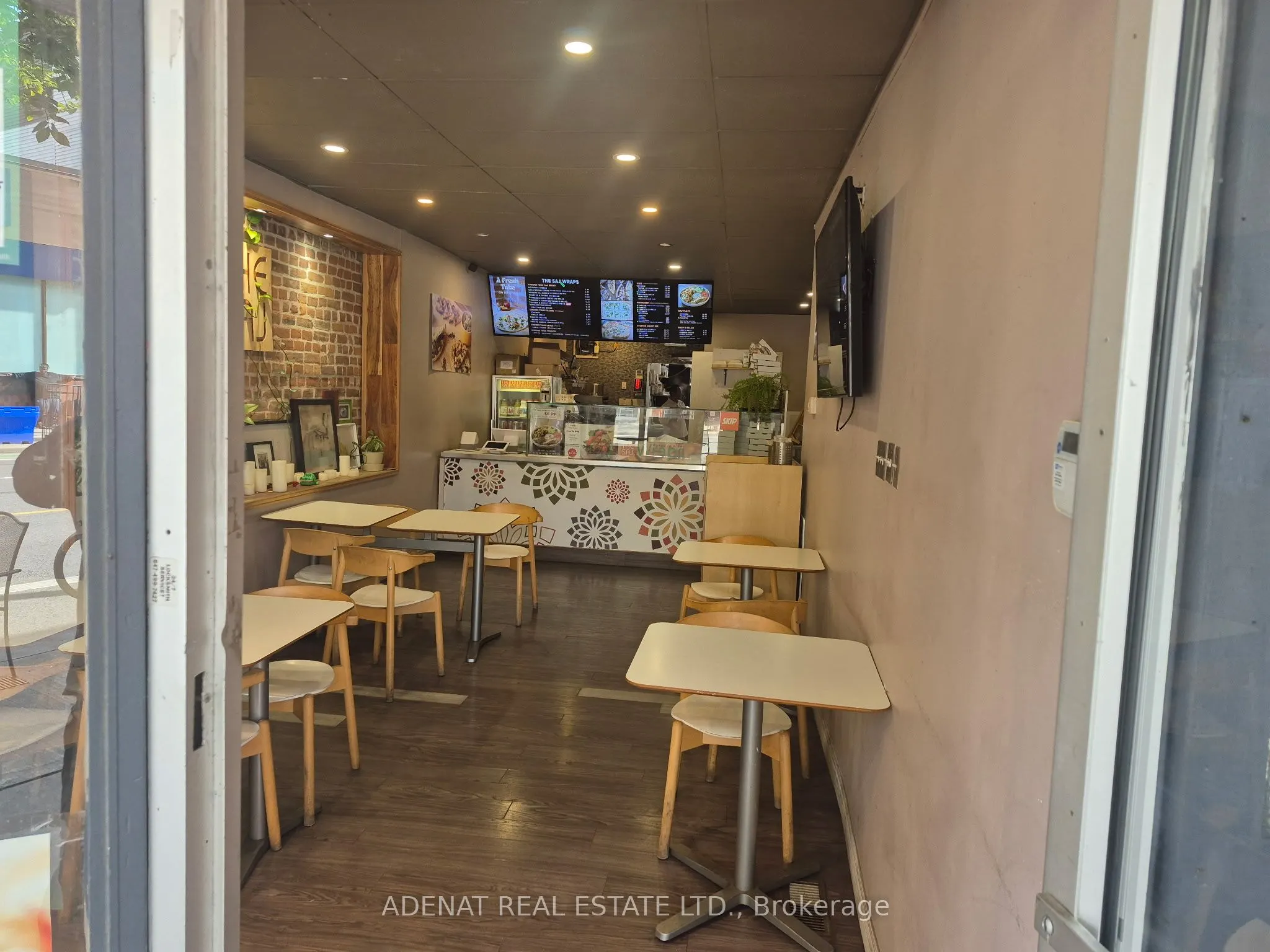 975 Bloor Street W