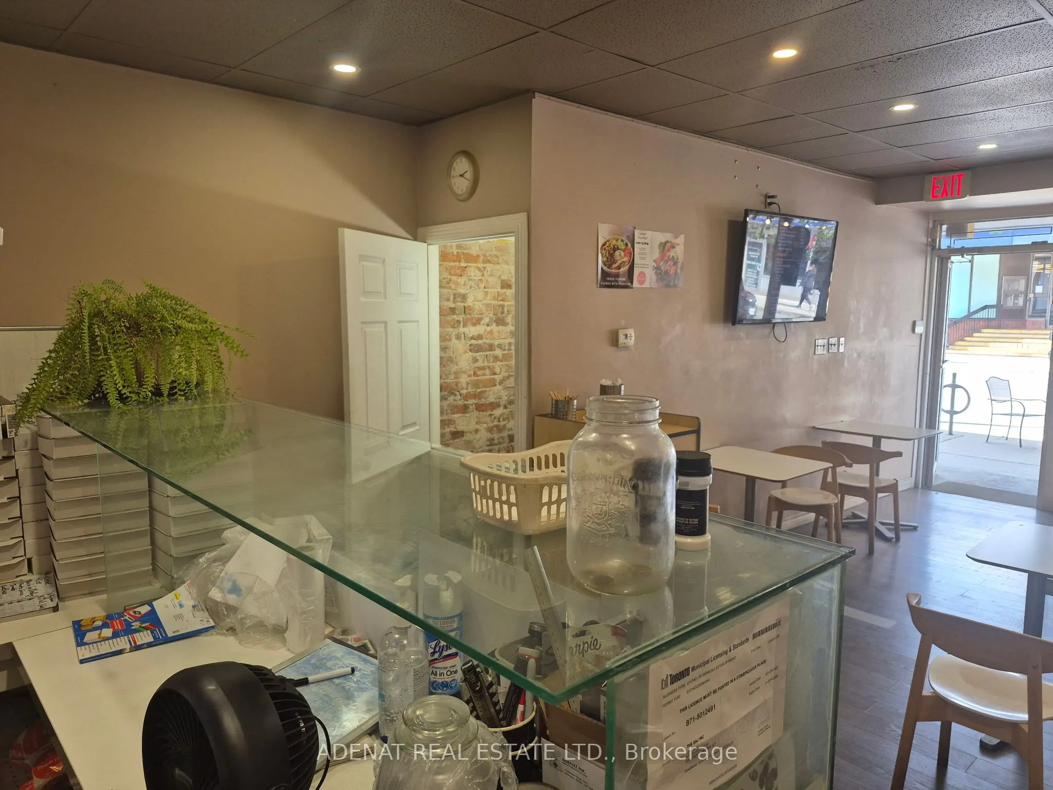 975 Bloor Street W