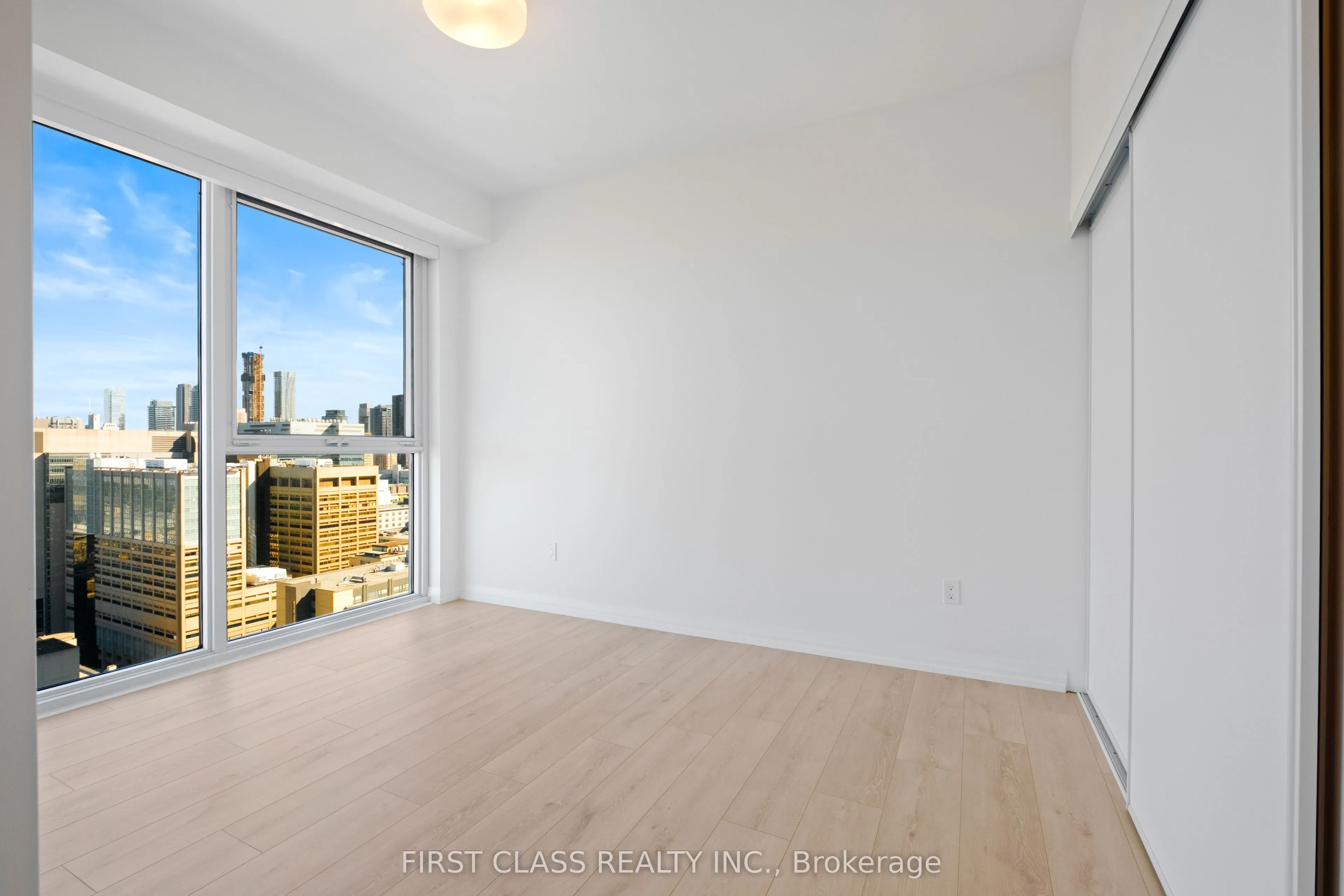 280 Dundas Street, #2911