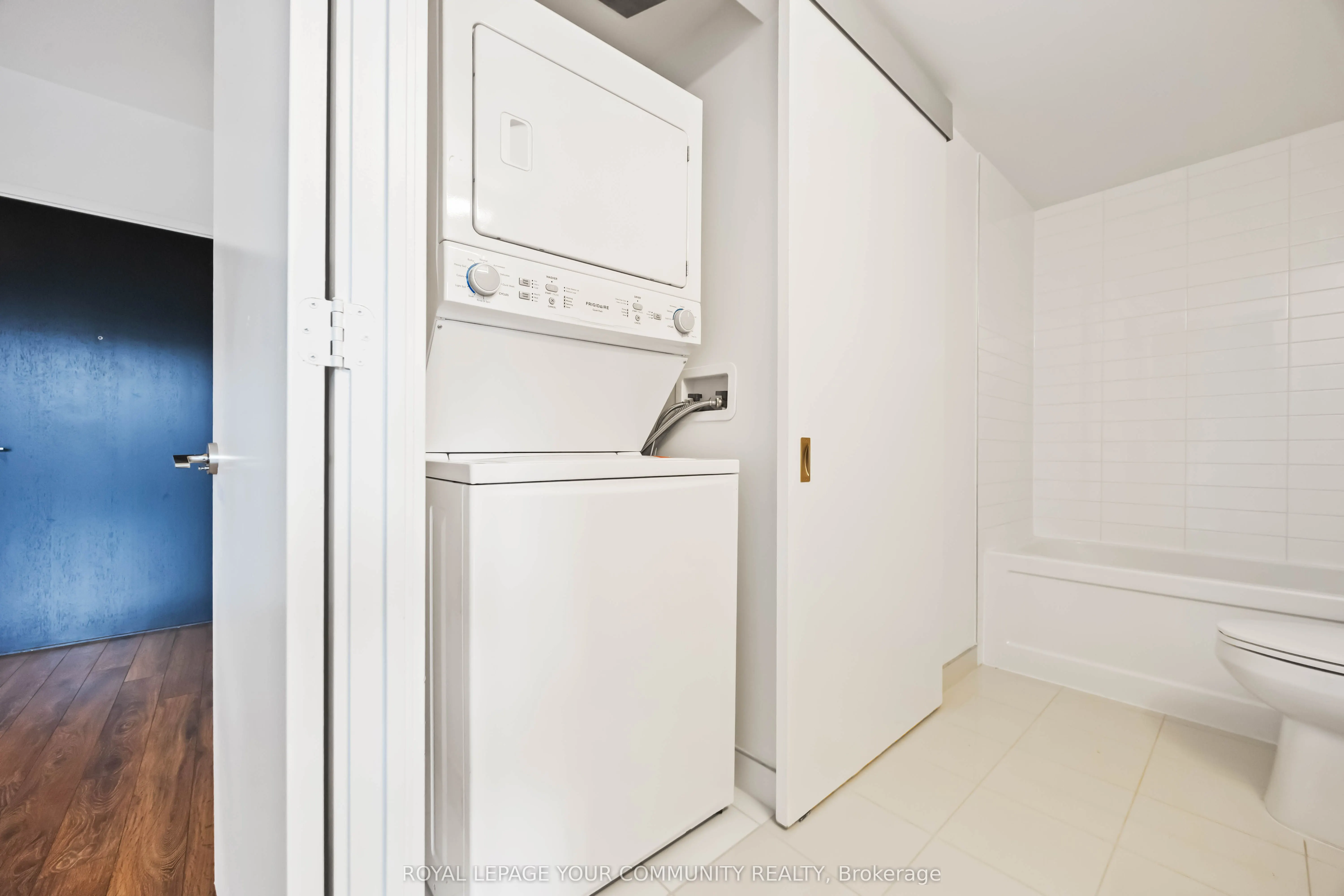 158 Front Street E, #320