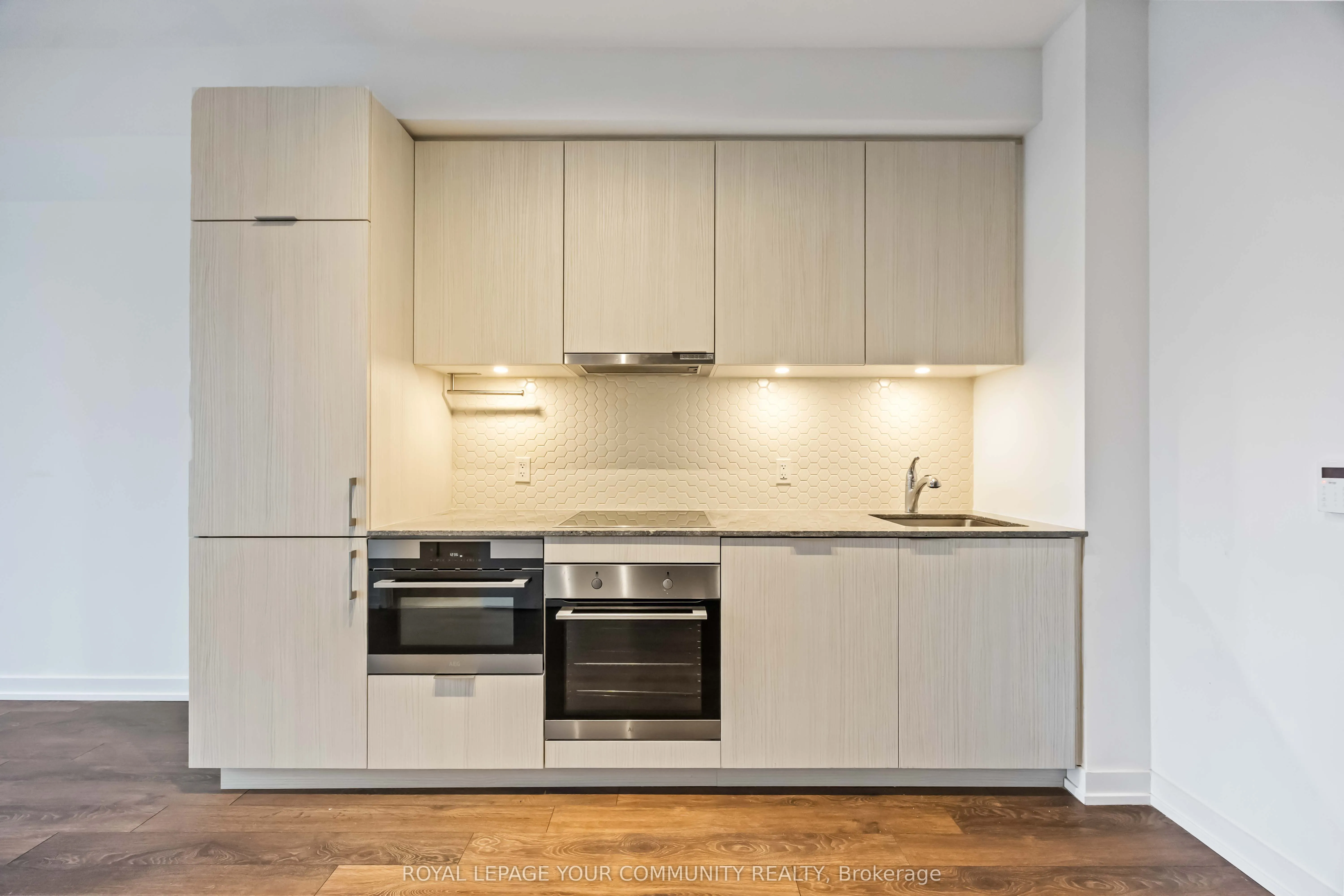 158 Front Street E, #320