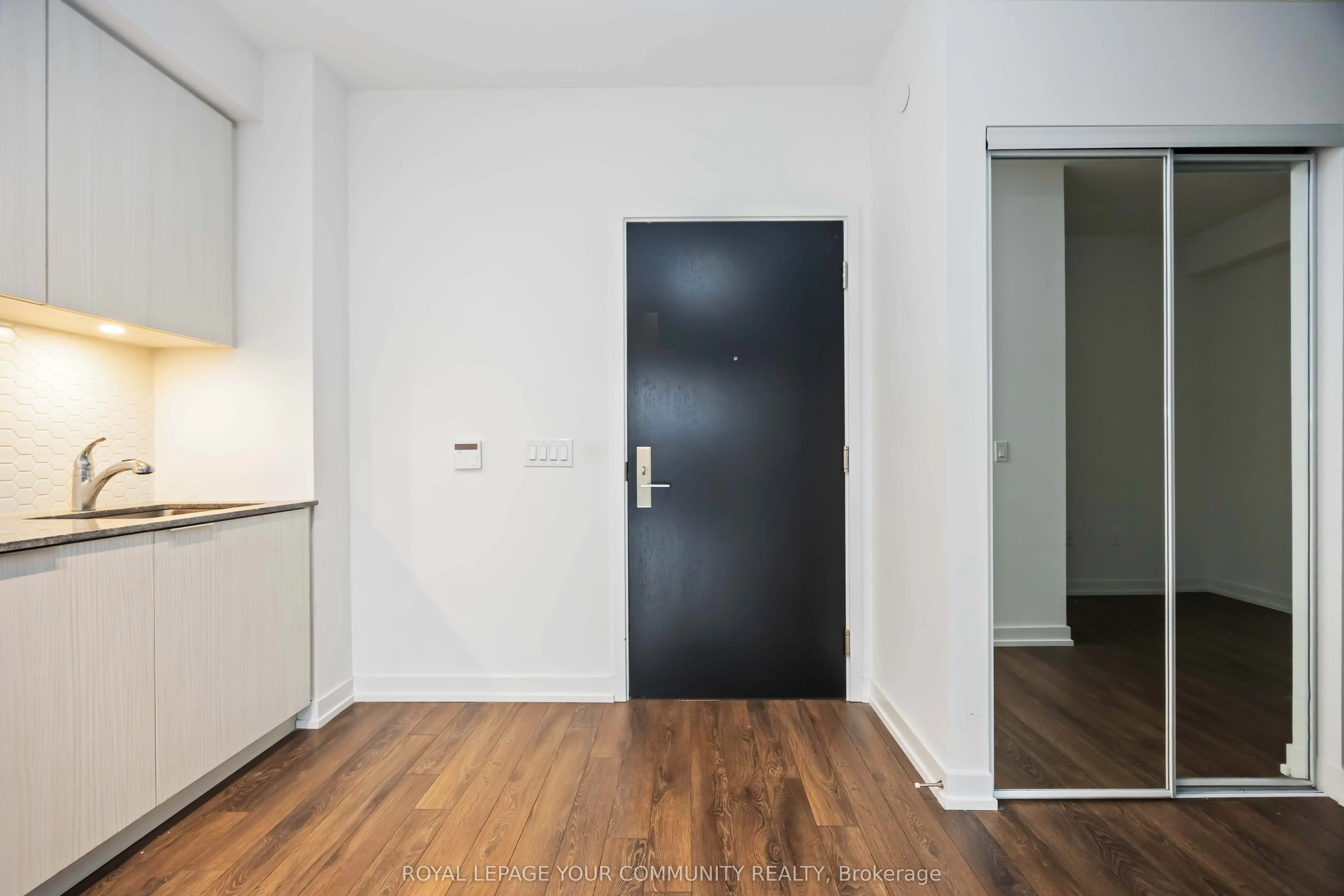 158 Front Street E, #320