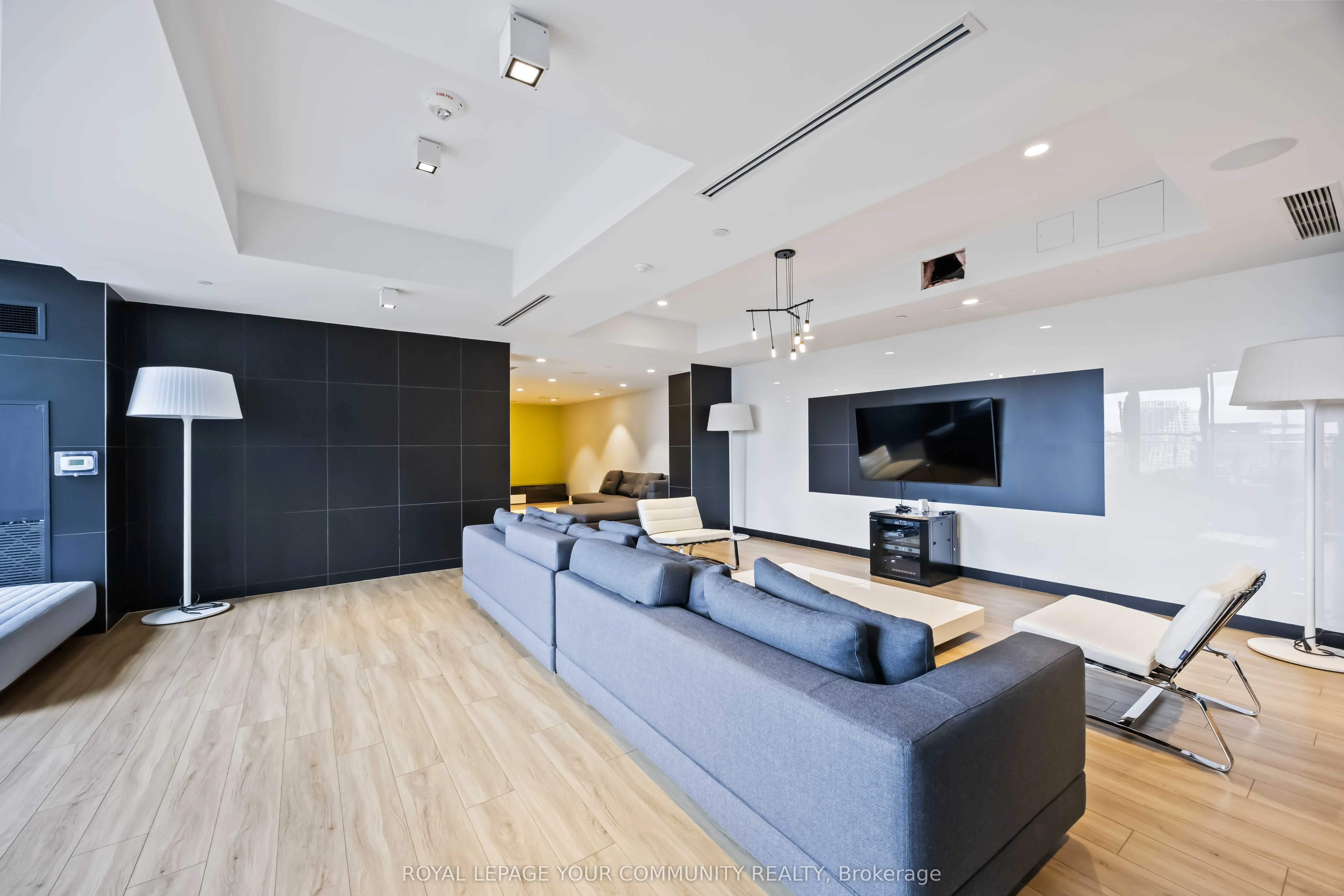 158 Front Street E, #320