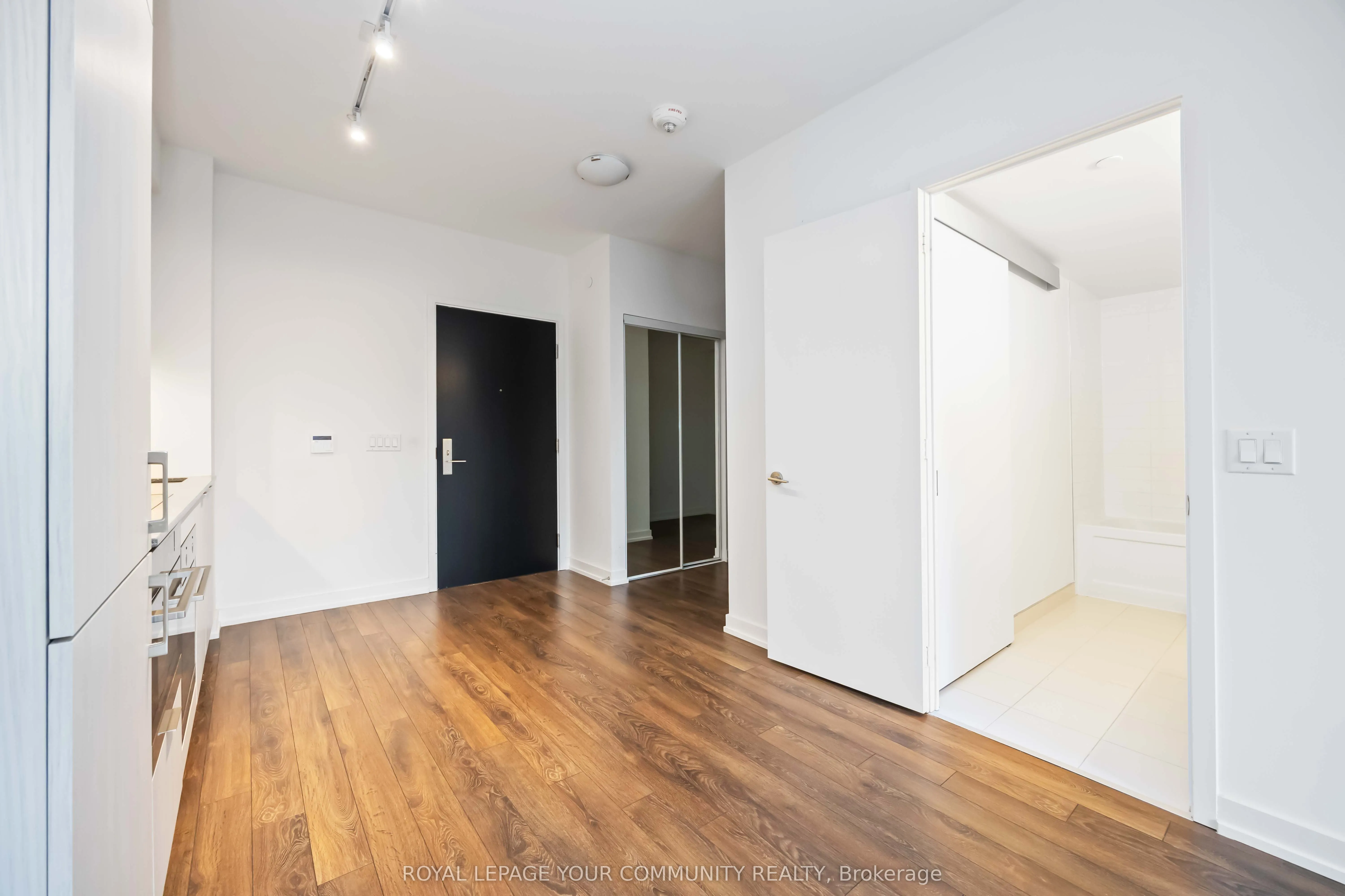158 Front Street E, #320