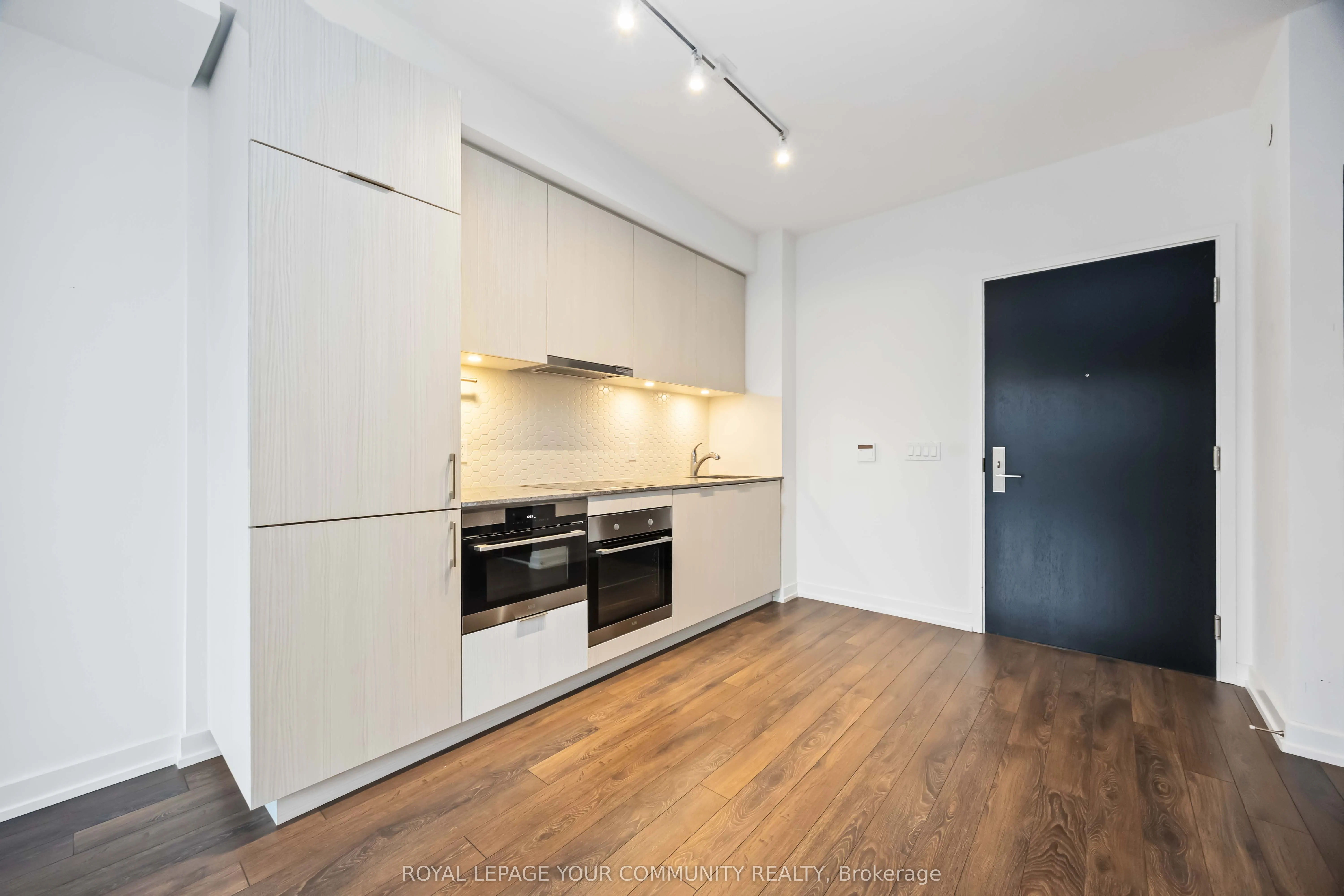 158 Front Street E, #320