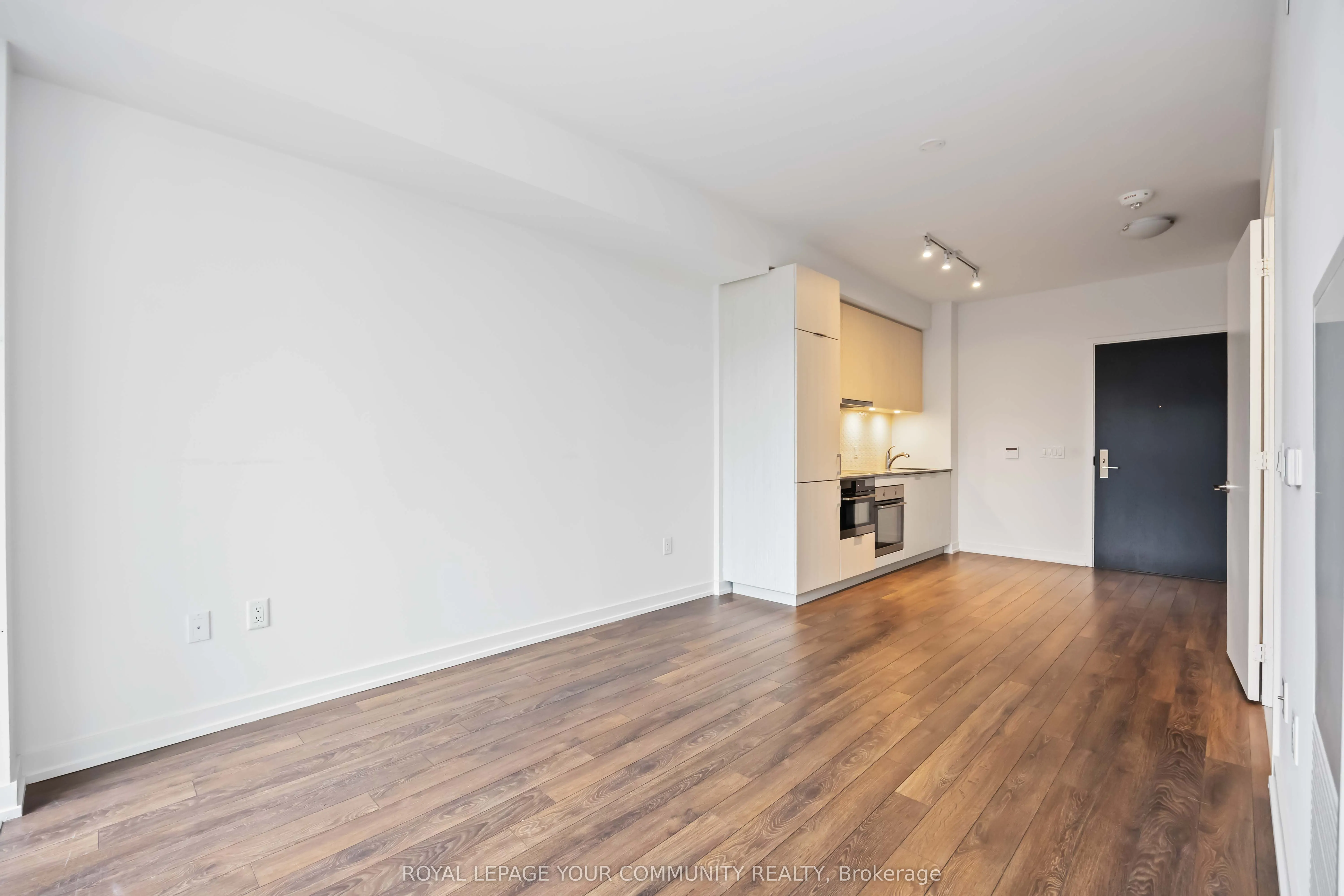 158 Front Street E, #320