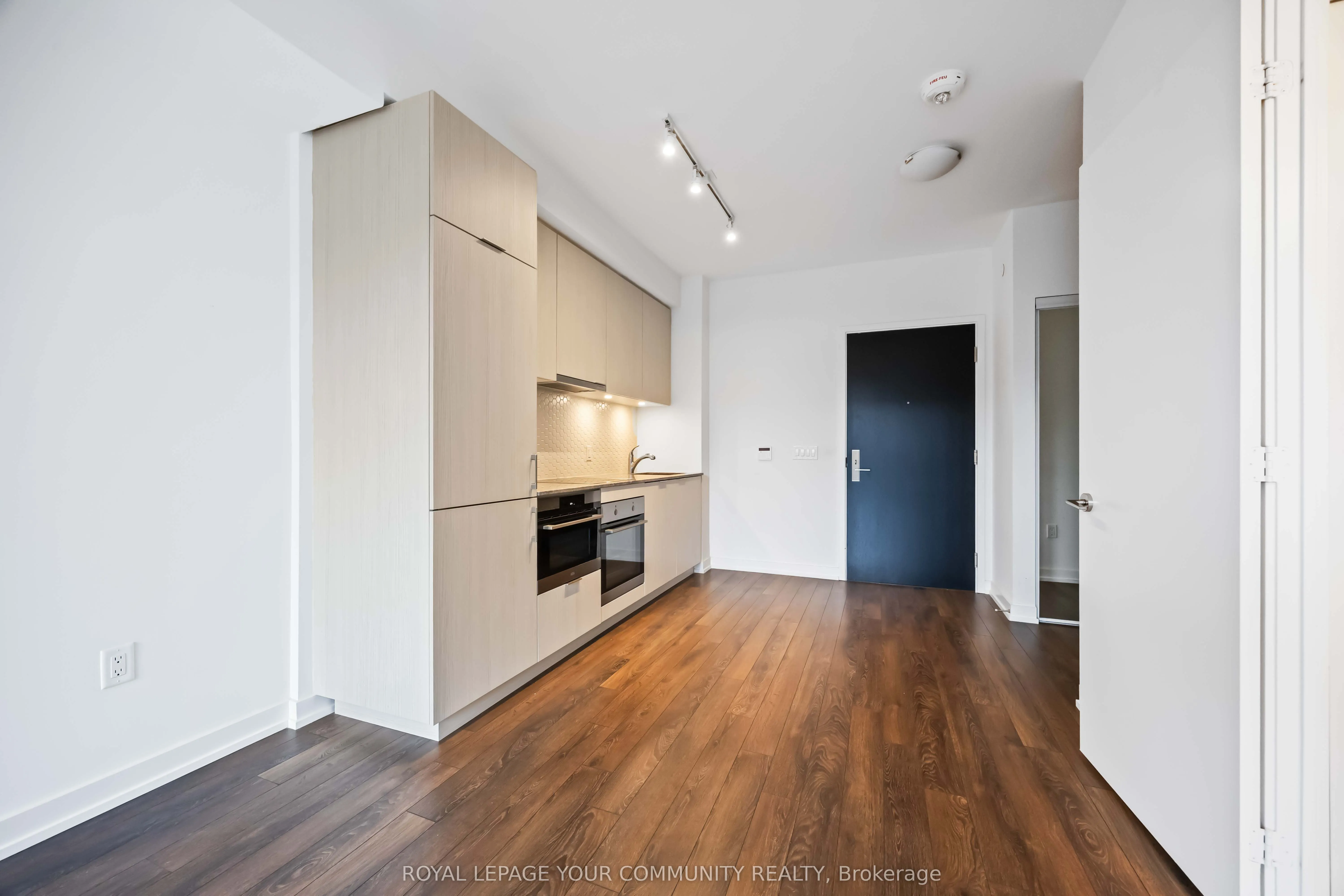 158 Front Street E, #320