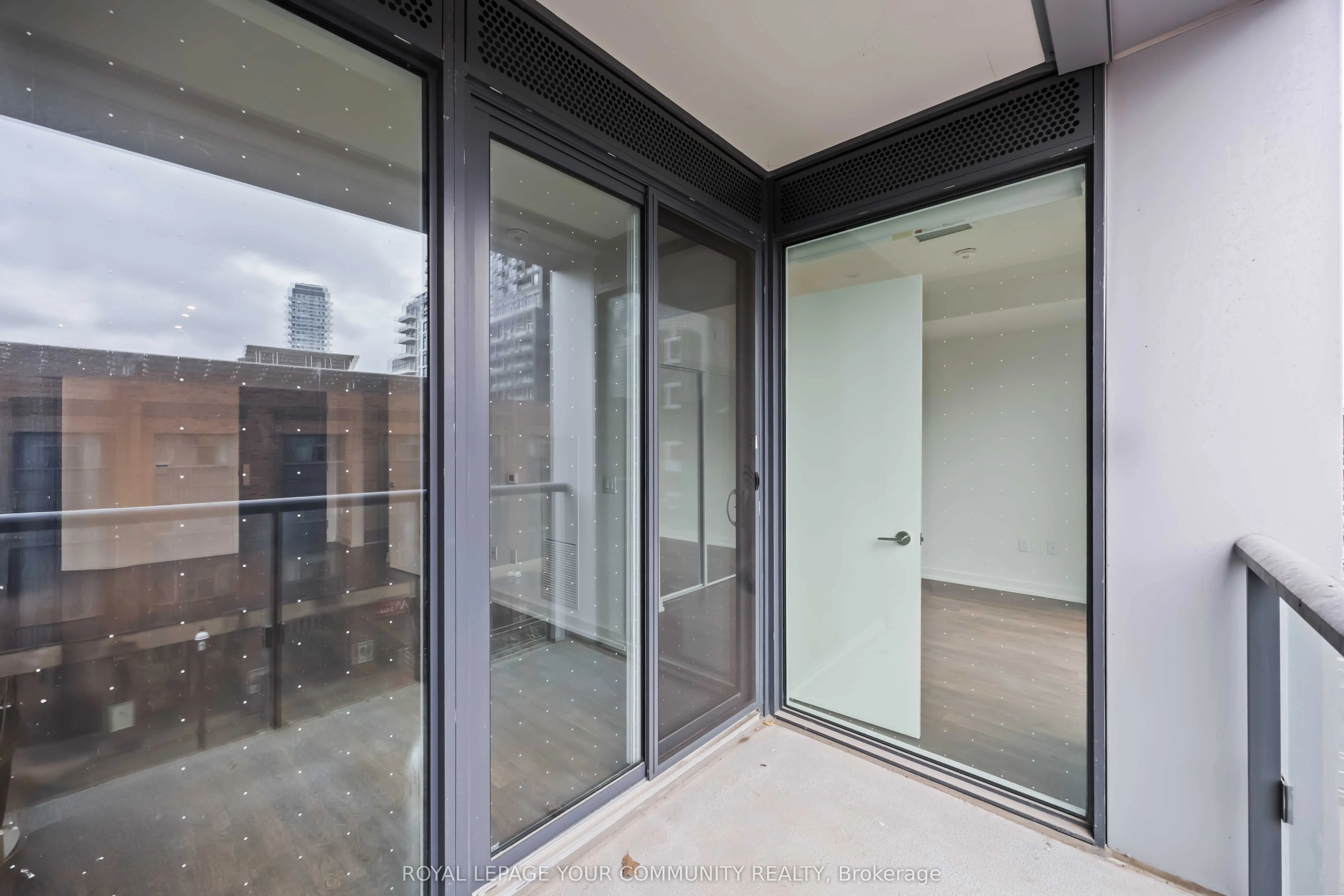 158 Front Street E, #320