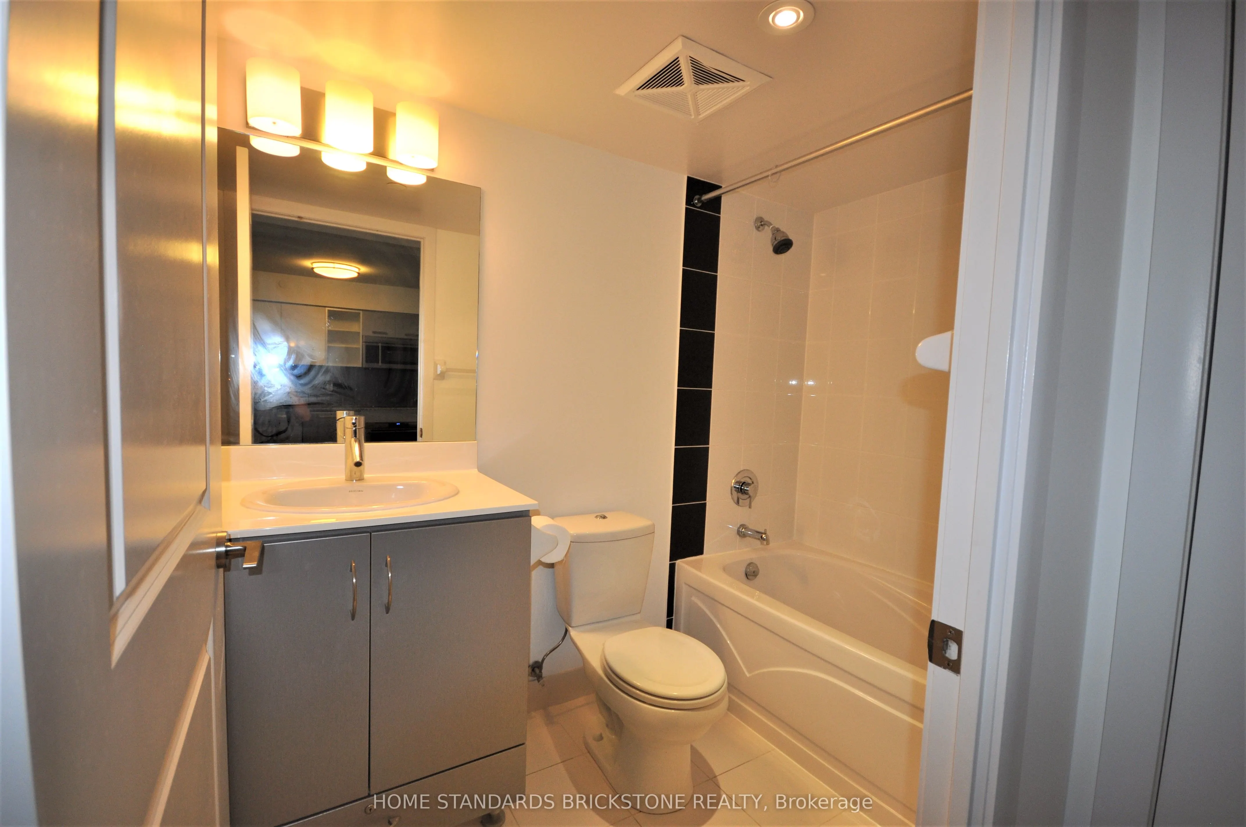 5168 Yonge Street, #601