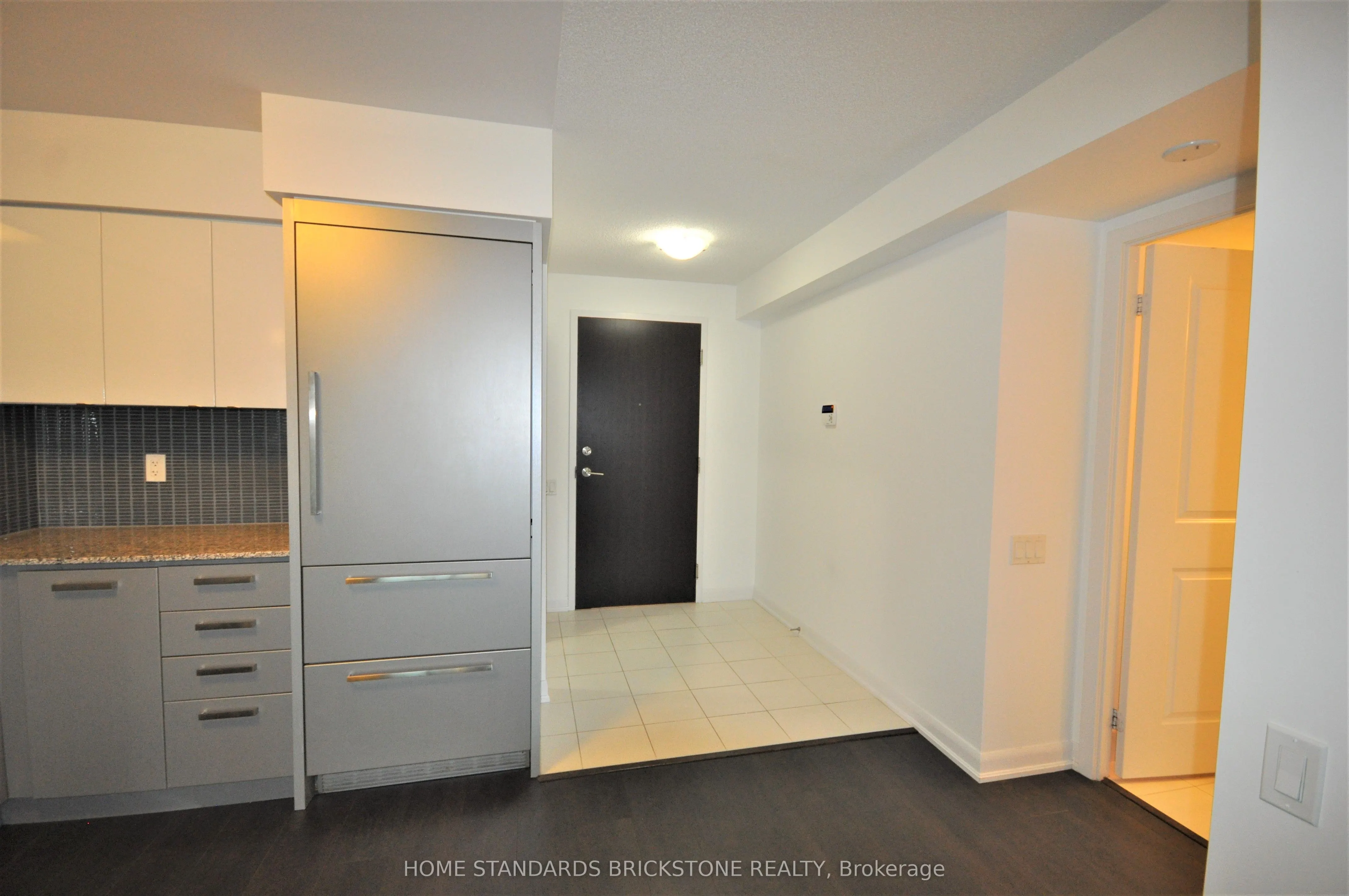 5168 Yonge Street, #601