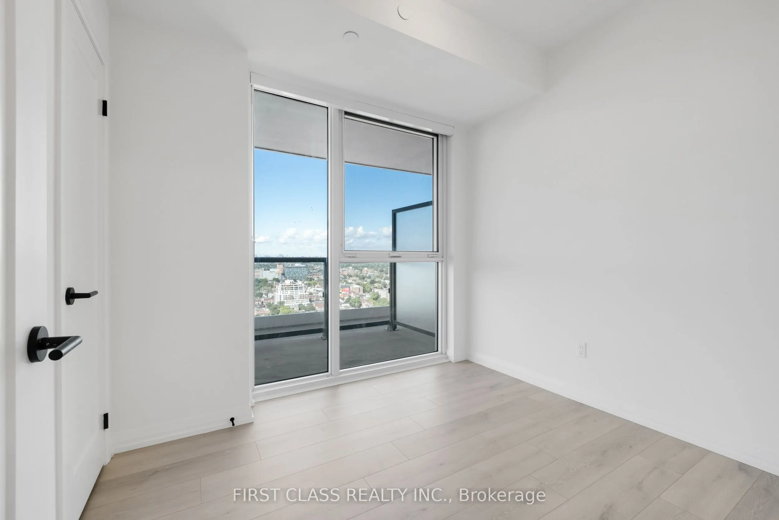 280 Dundas Street W, #2910