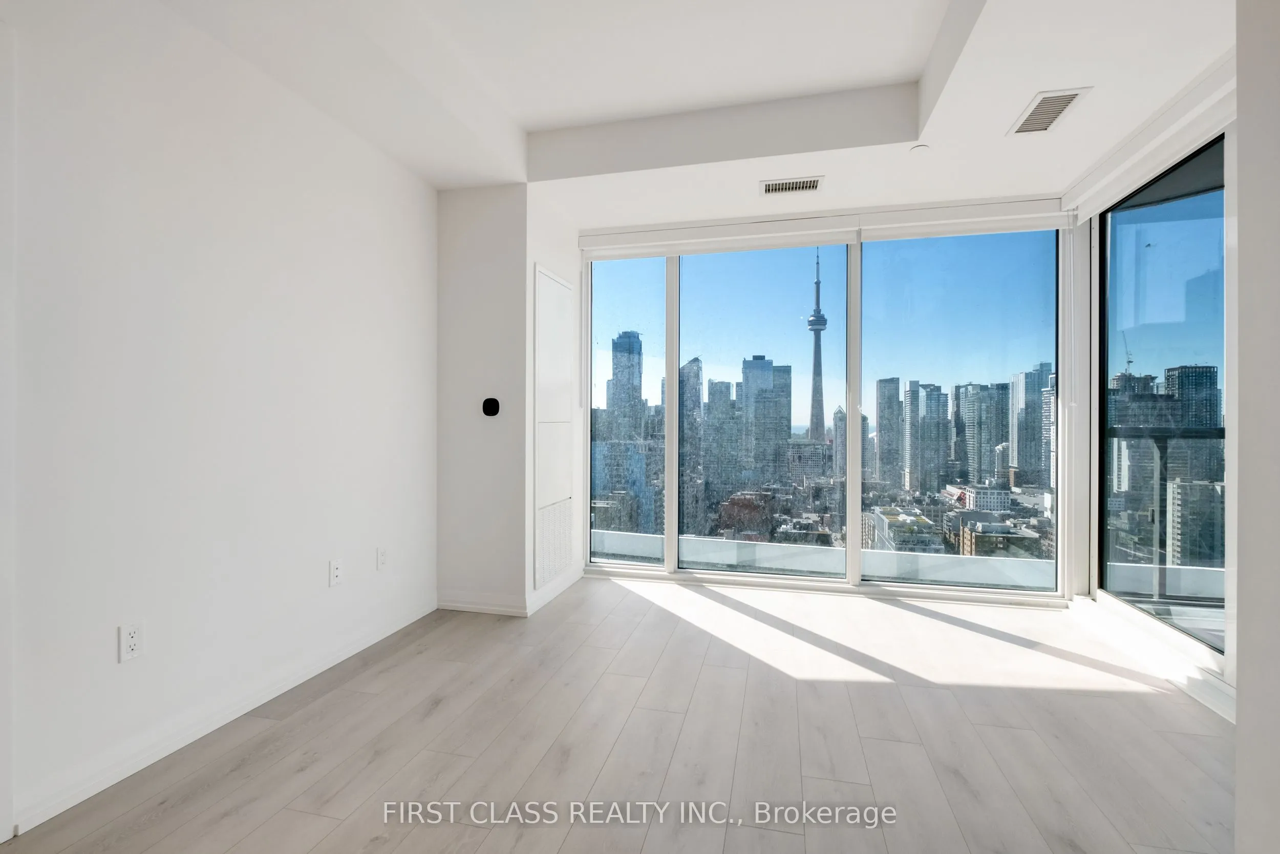 280 Dundas Street W, #2910