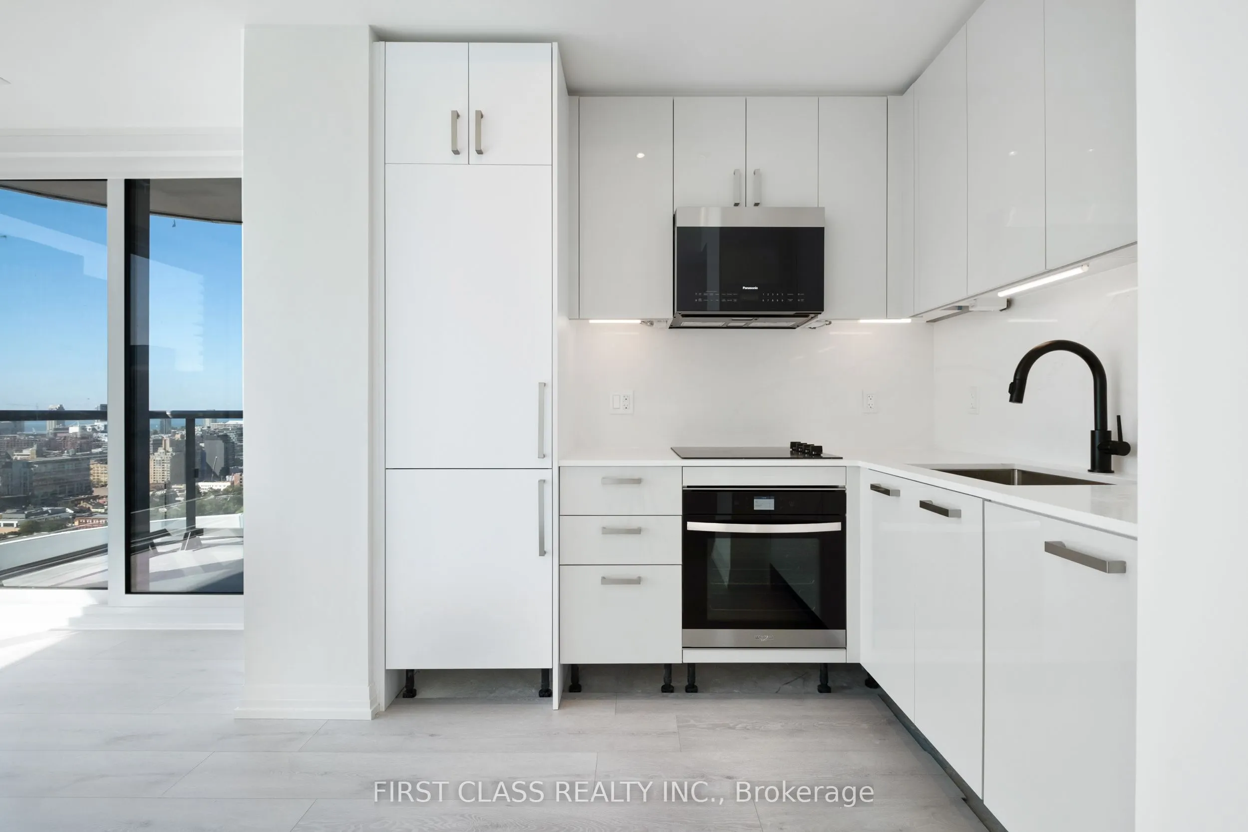 280 Dundas Street W, #2910