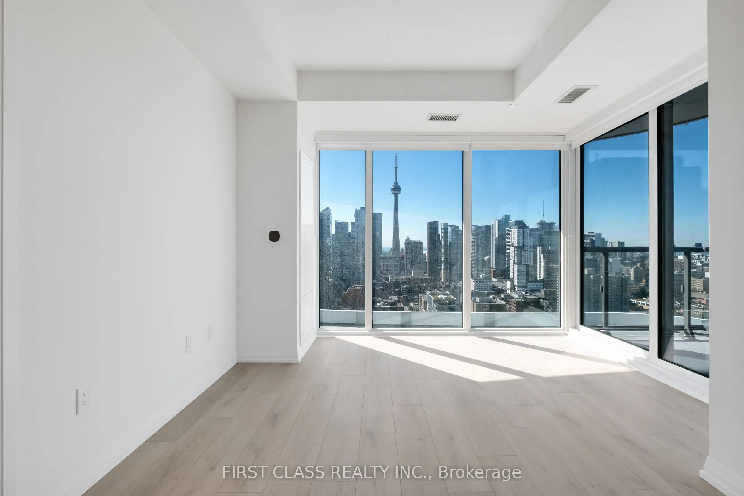 280 Dundas Street W, #2910