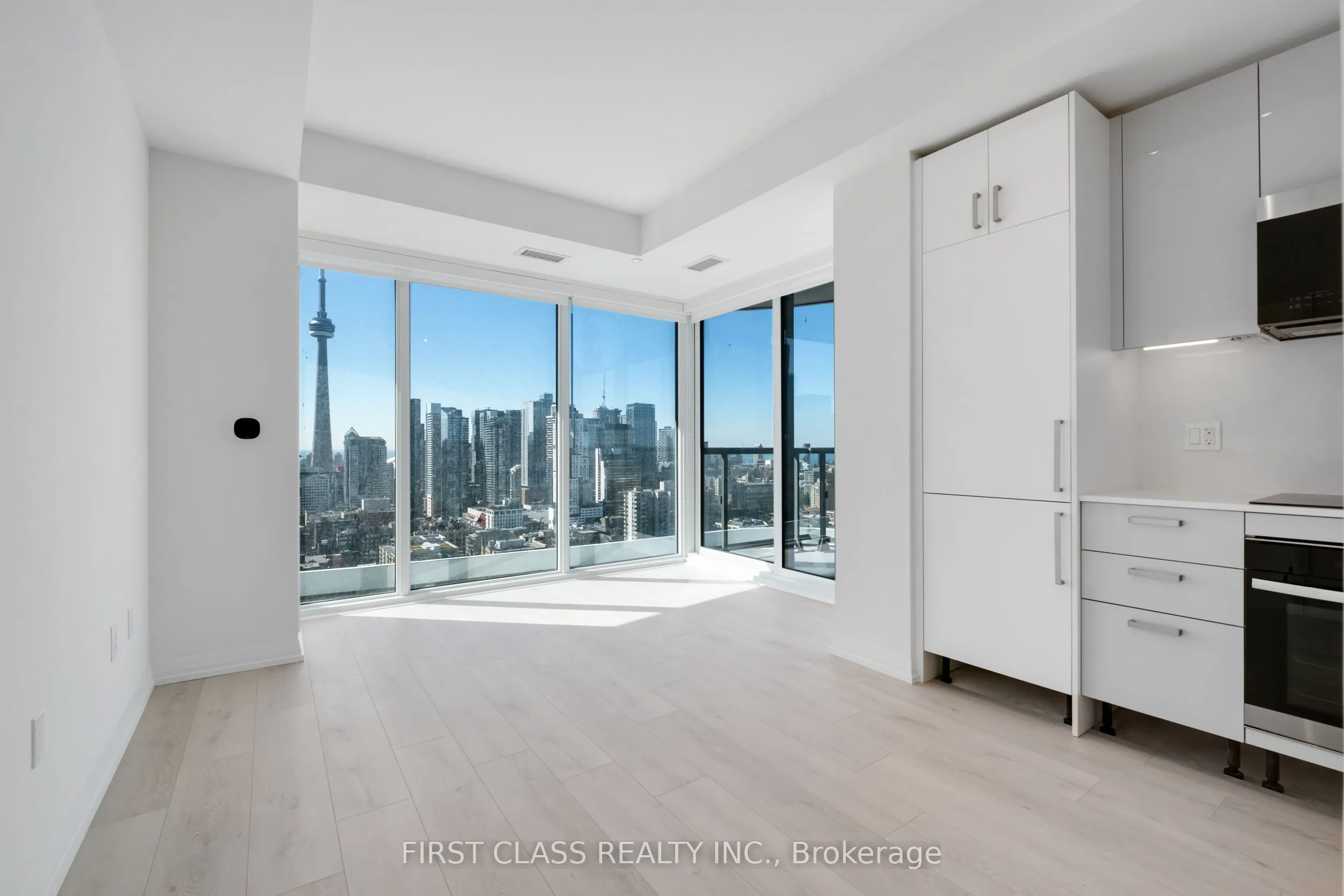 280 Dundas Street W, #2910