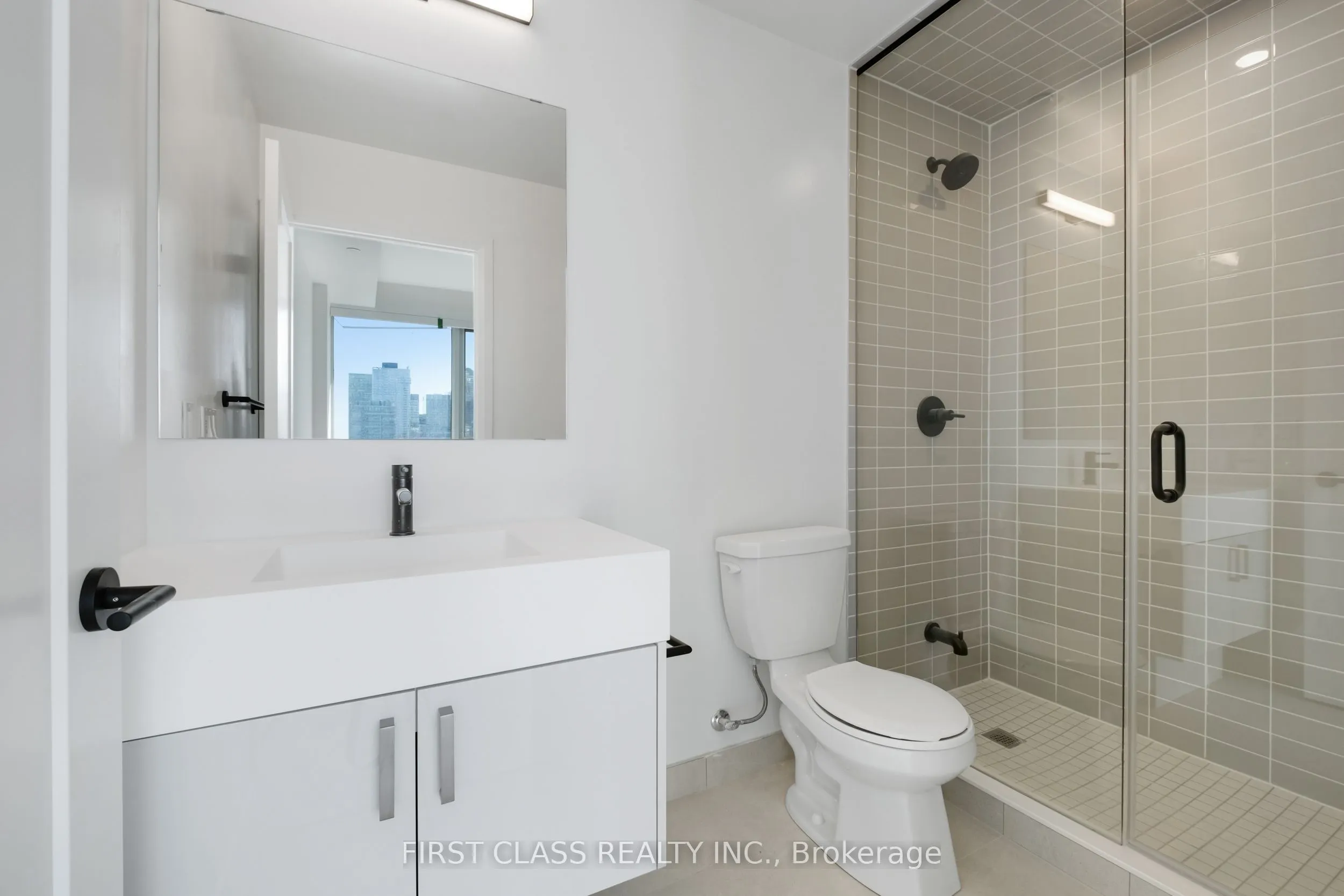 280 Dundas Street W, #2910