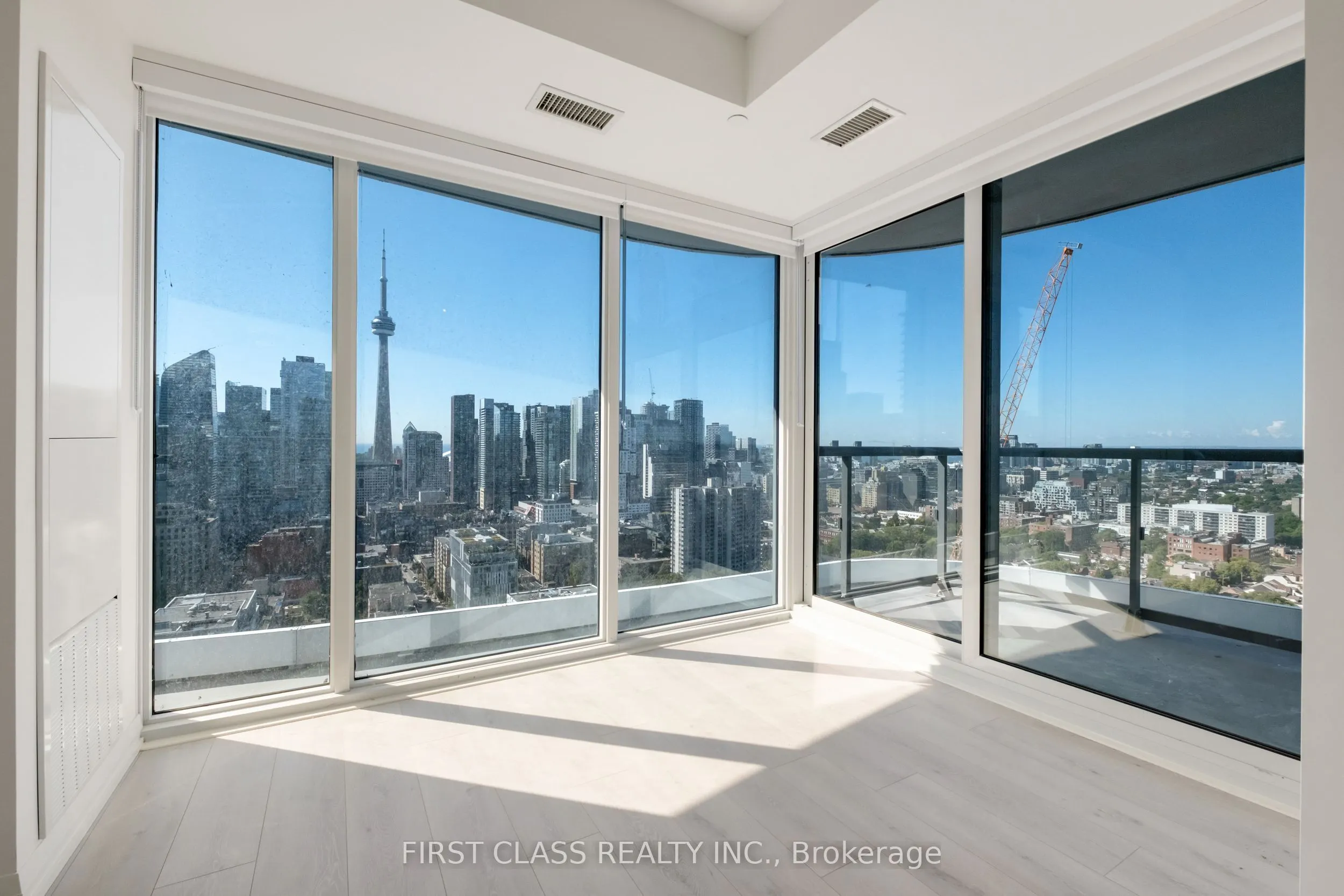 280 Dundas Street W, #2910