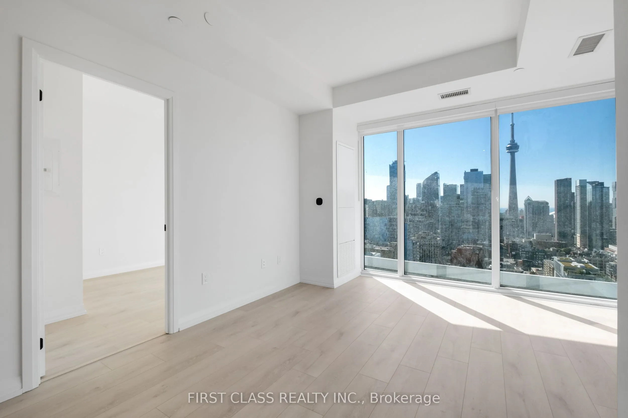 280 Dundas Street W, #2910