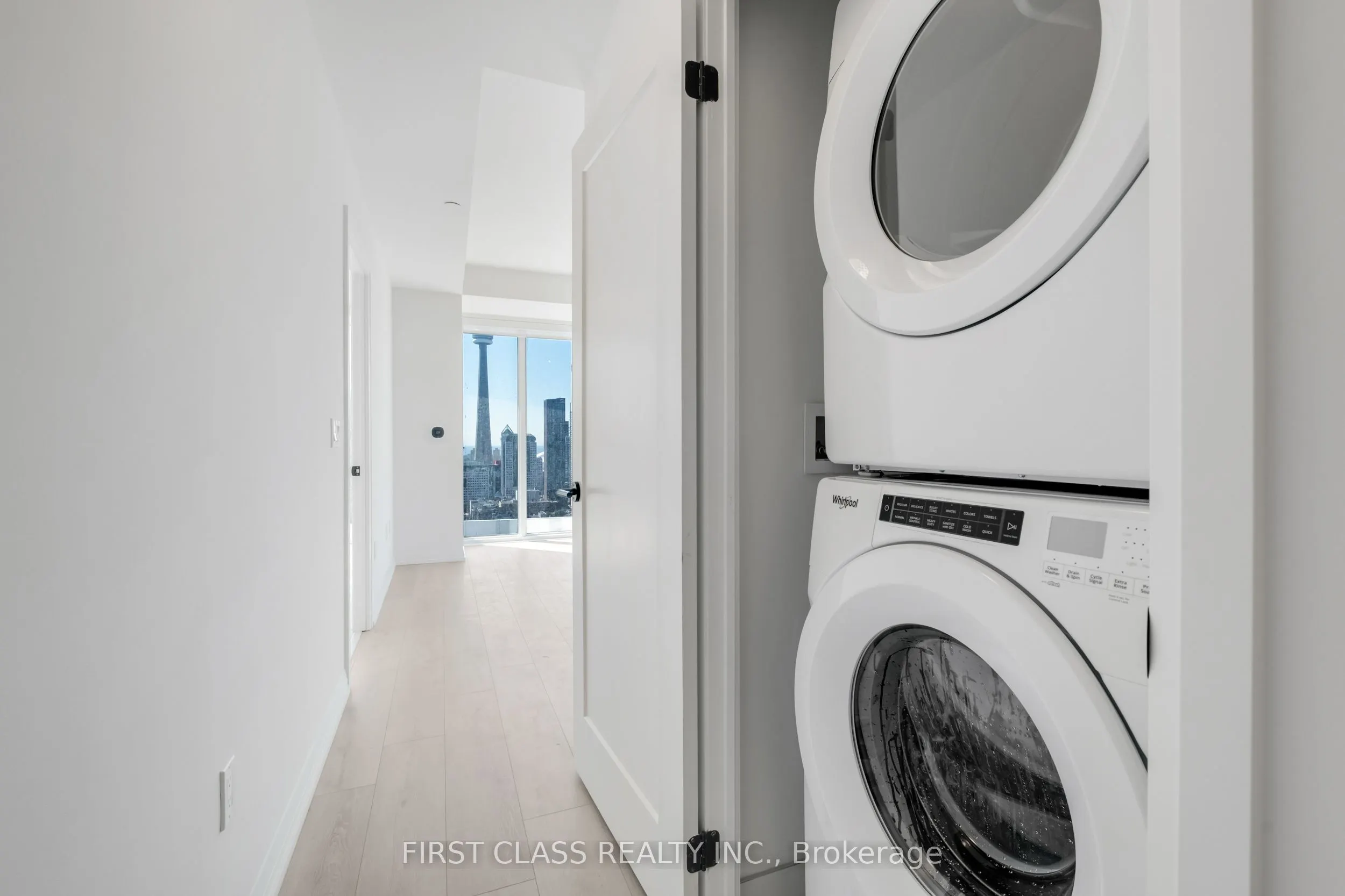 280 Dundas Street W, #2910