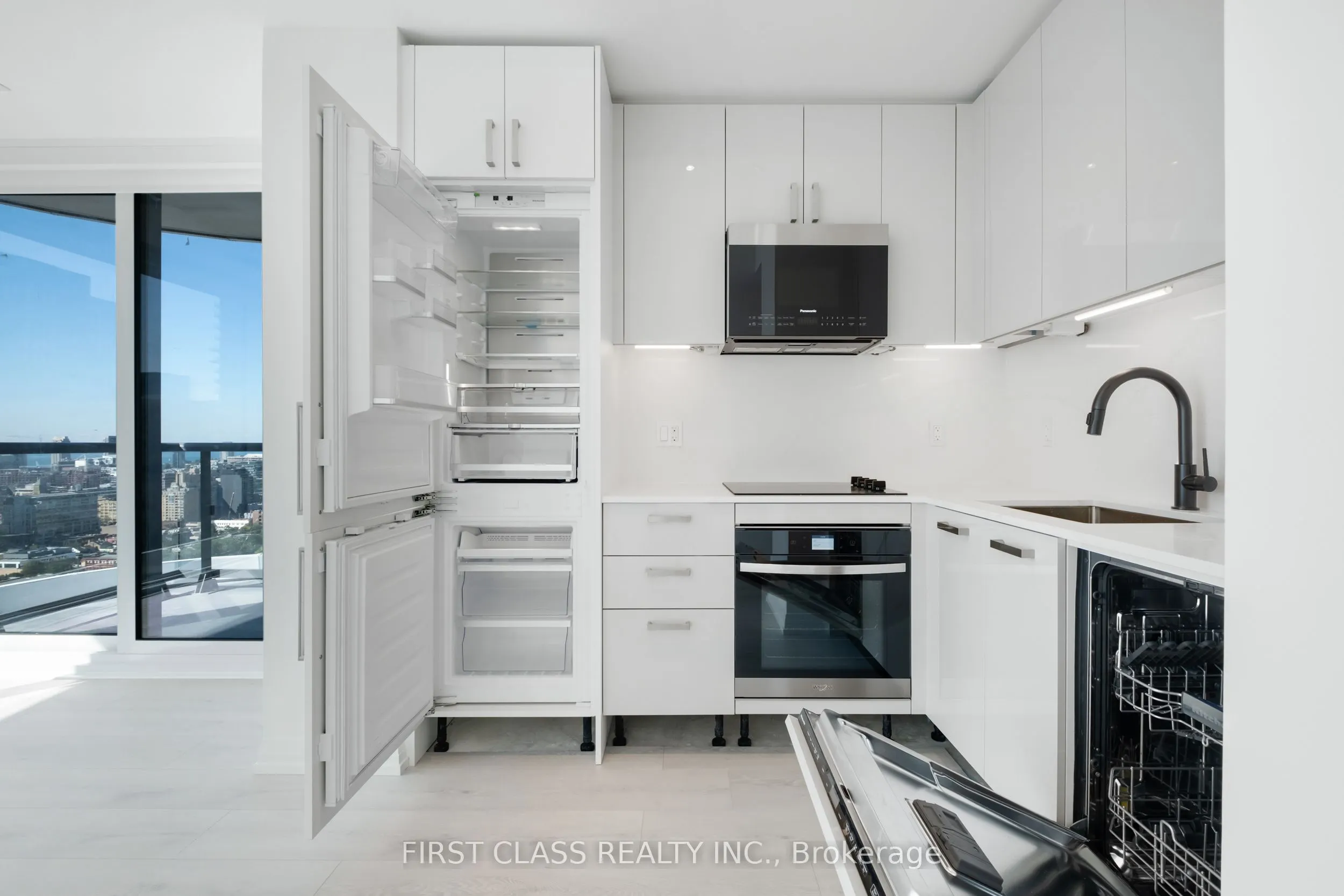 280 Dundas Street W, #2910