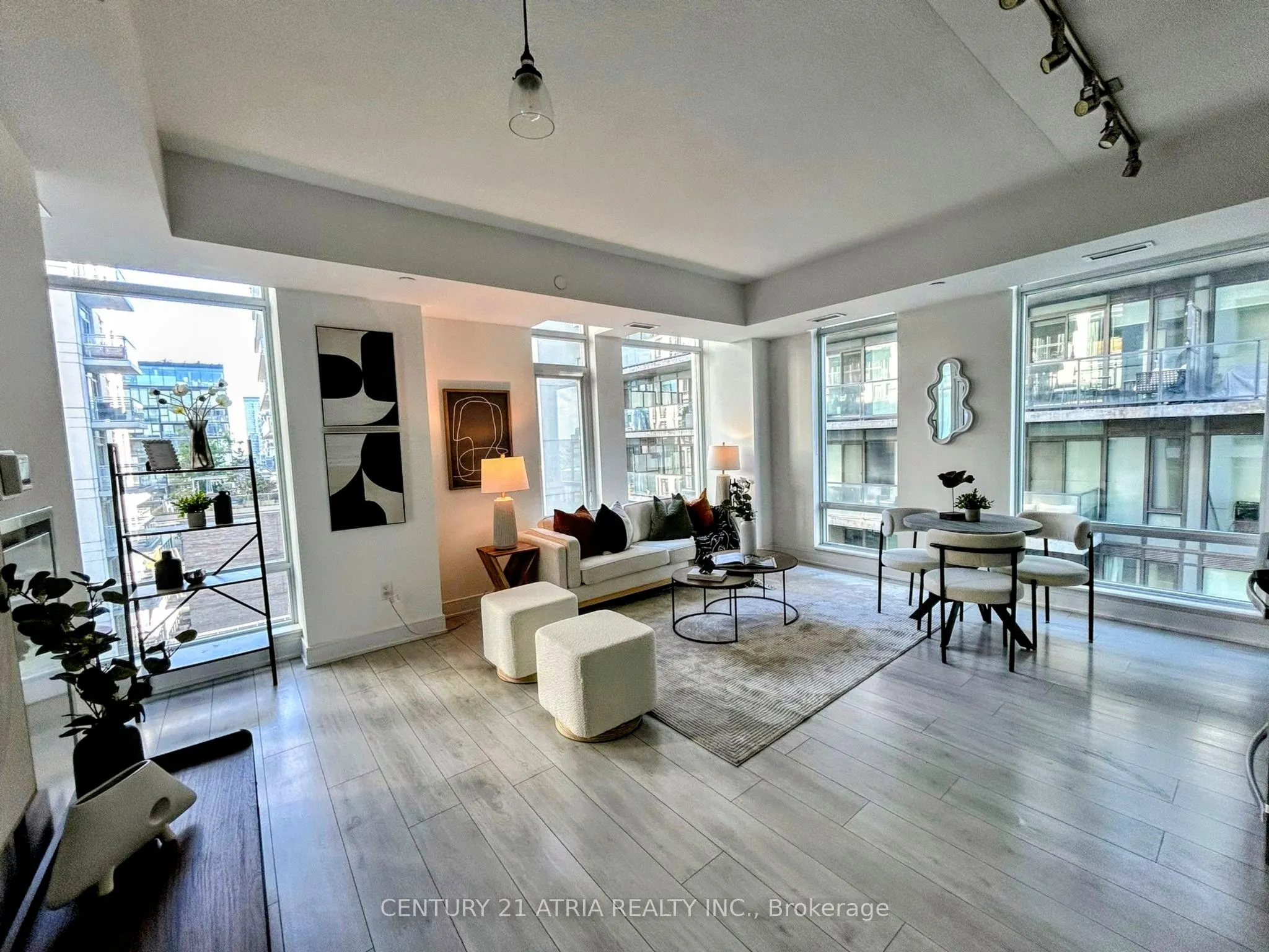 525 Adelaide Street W, #1503