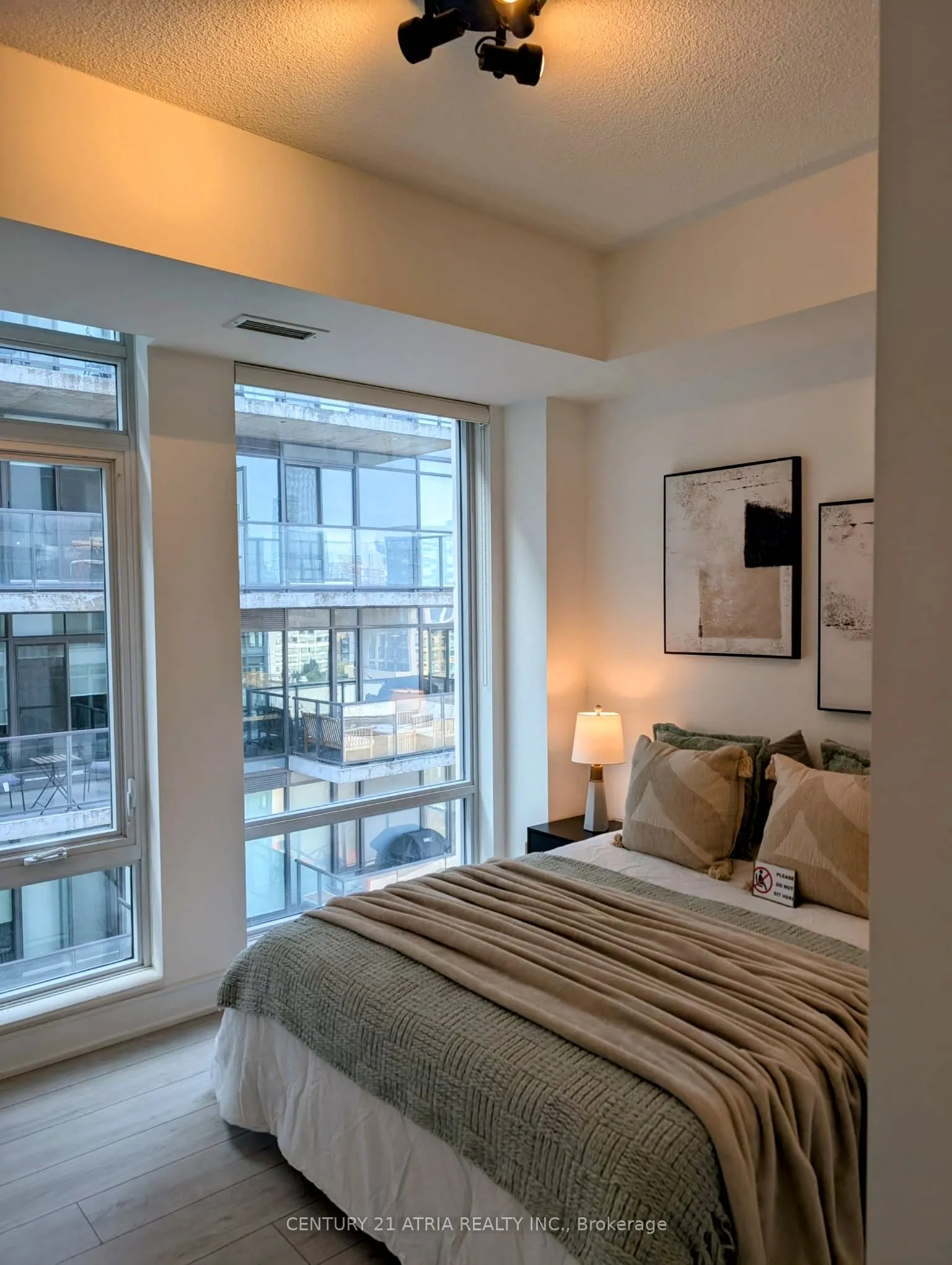 525 Adelaide Street W, #1503
