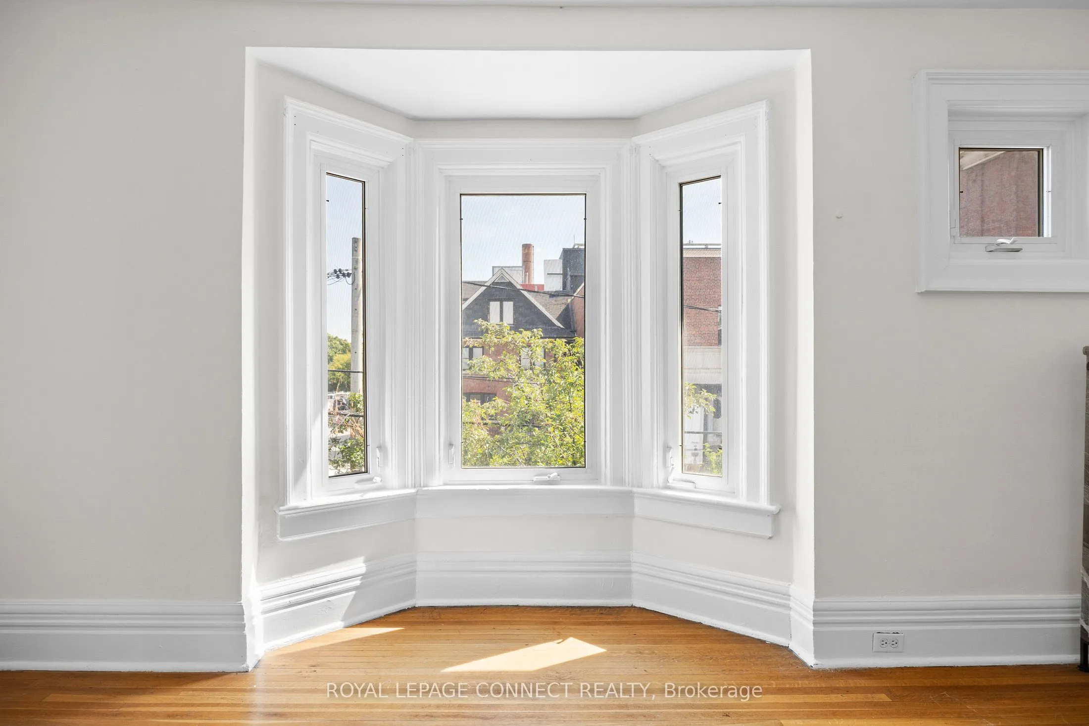 300 Gladstone Avenue, #Upper